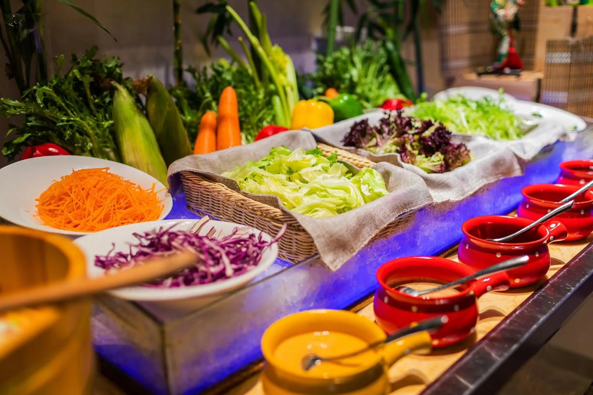 Restaurant/places to eat in Crowne Plaza Yichang by IHG