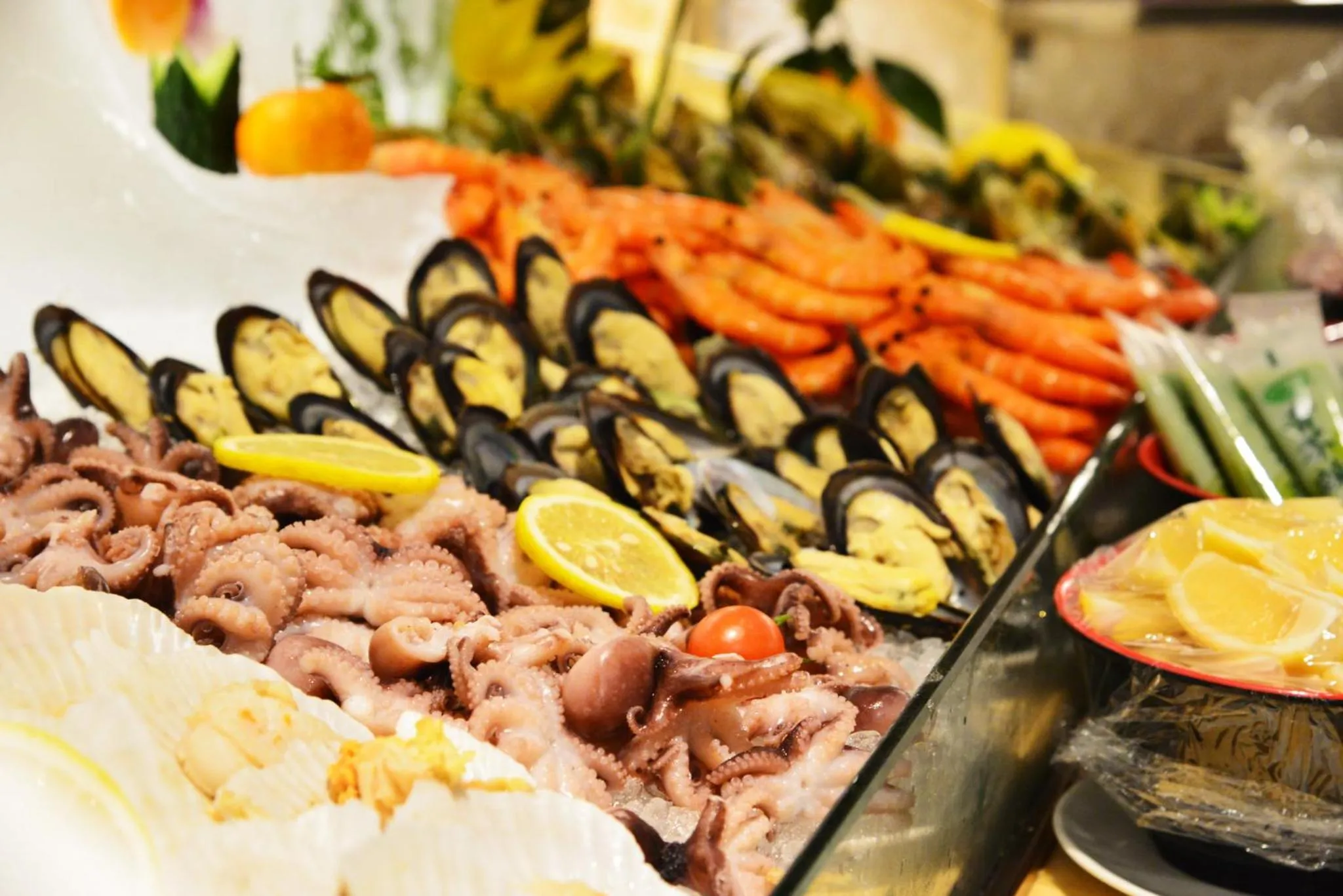 Restaurant/places to eat in Crowne Plaza Yichang by IHG