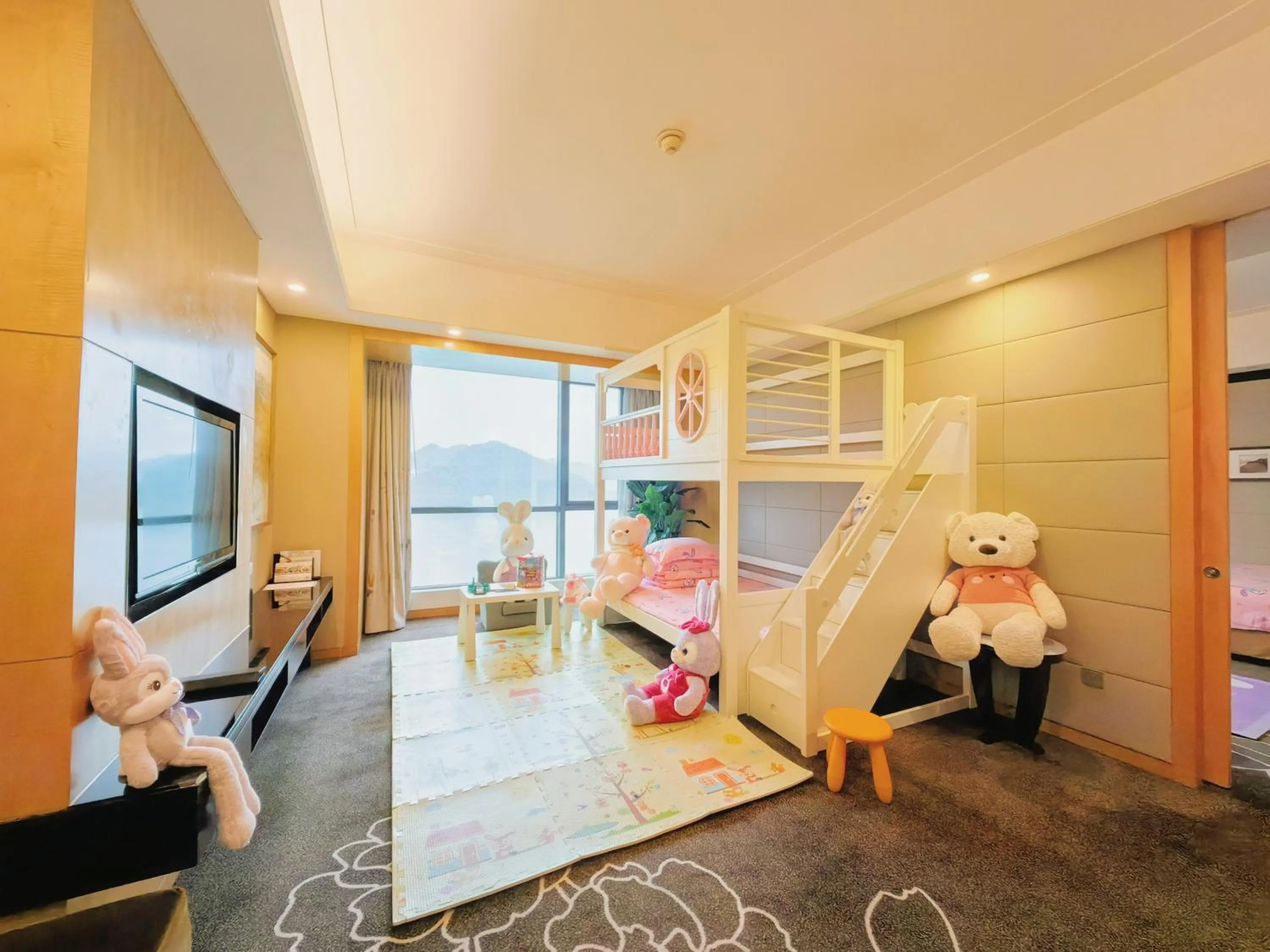 bunk bed in Crowne Plaza Yichang by IHG