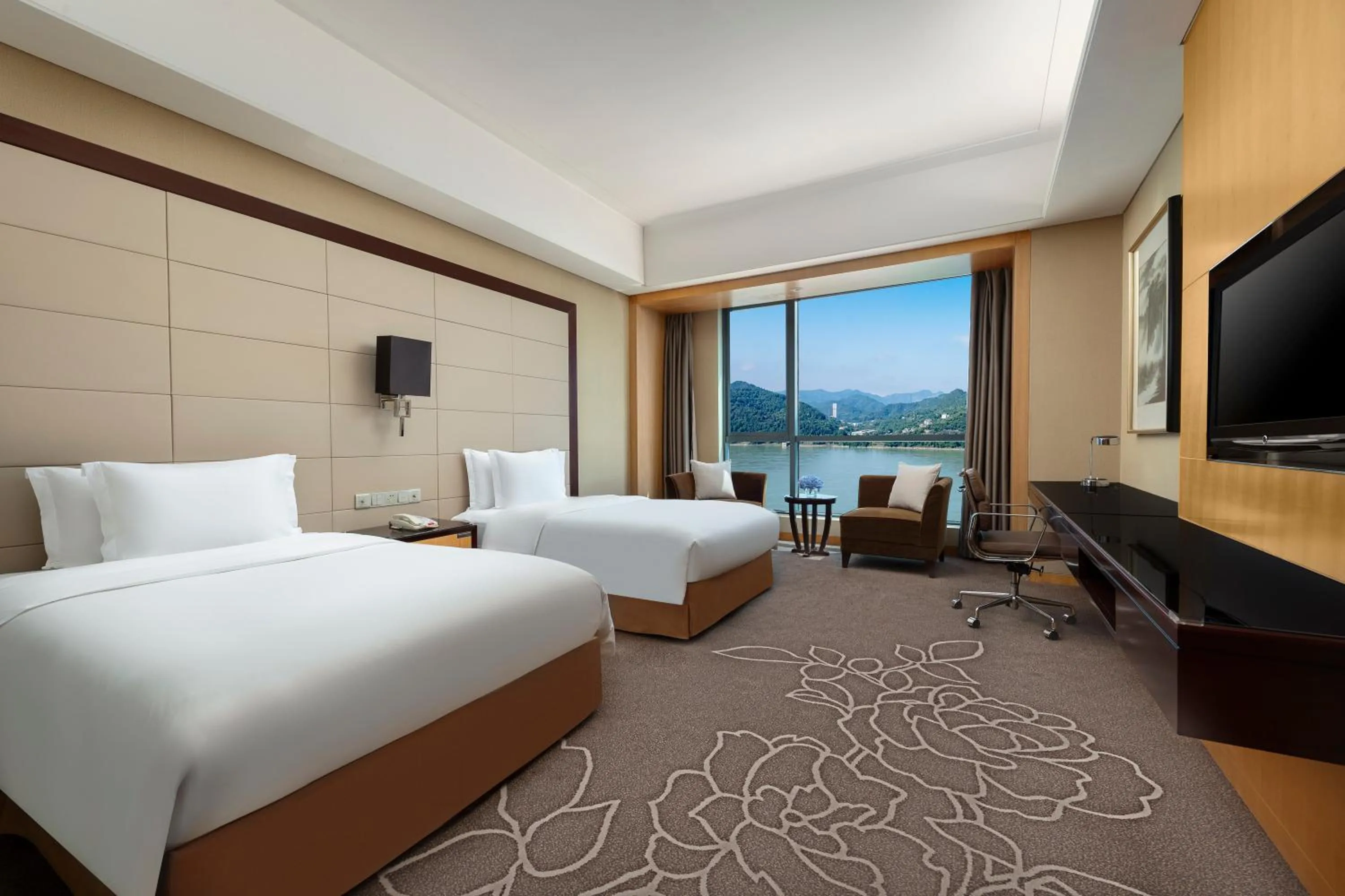 Bedroom, Bed in Crowne Plaza Yichang by IHG
