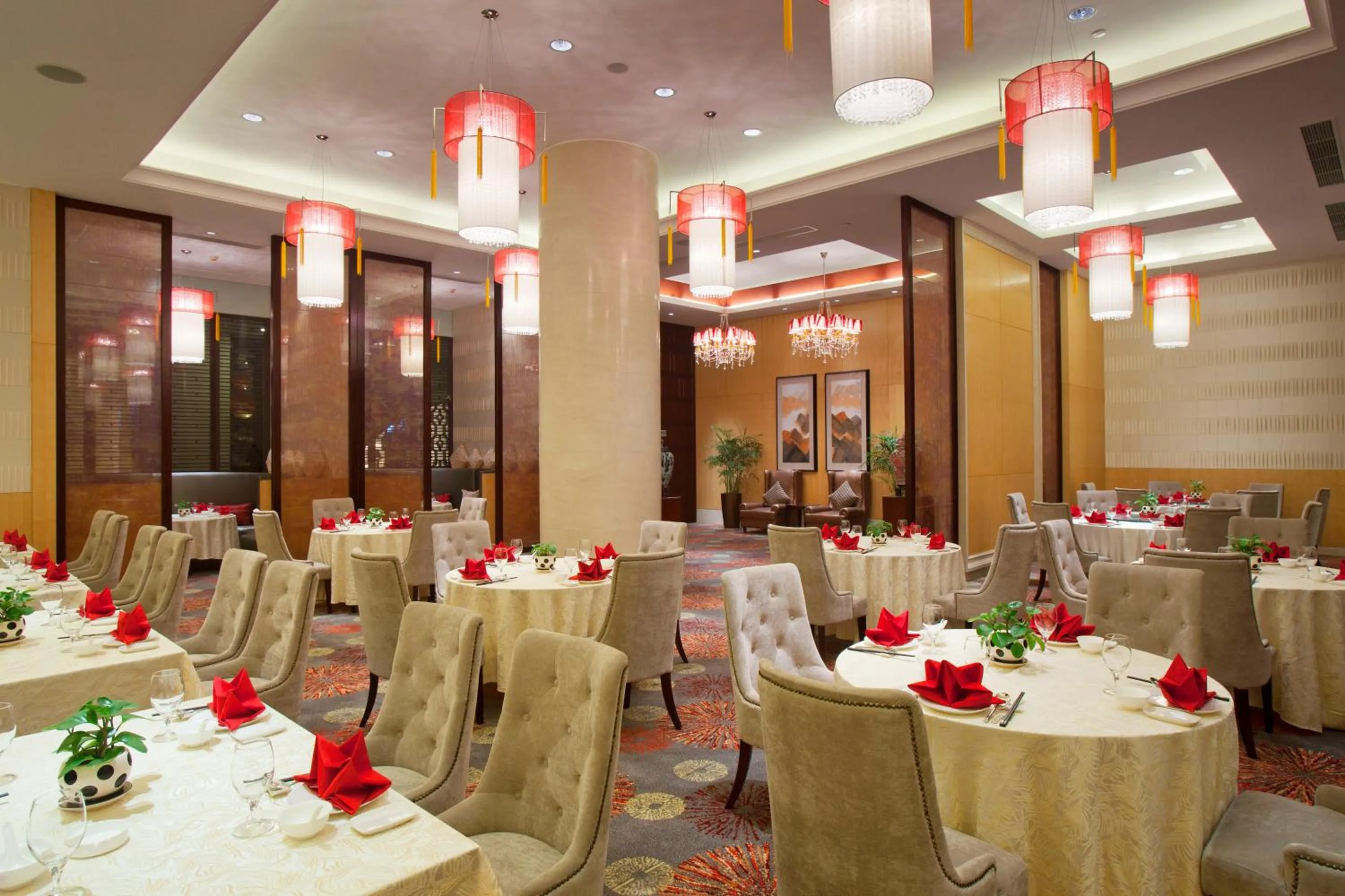 Restaurant/places to eat in Crowne Plaza Yichang by IHG