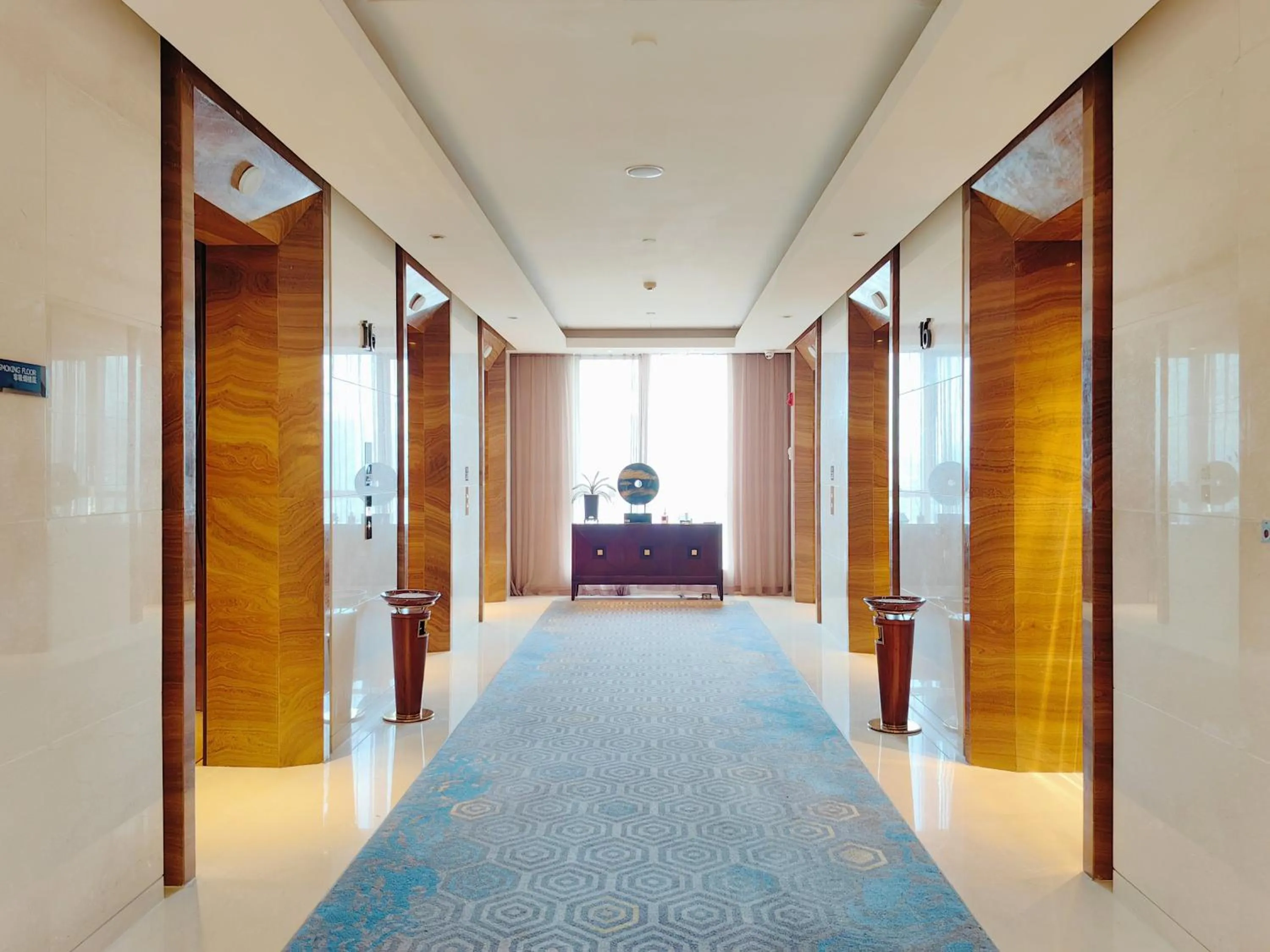 Lobby or reception in Crowne Plaza Yichang by IHG