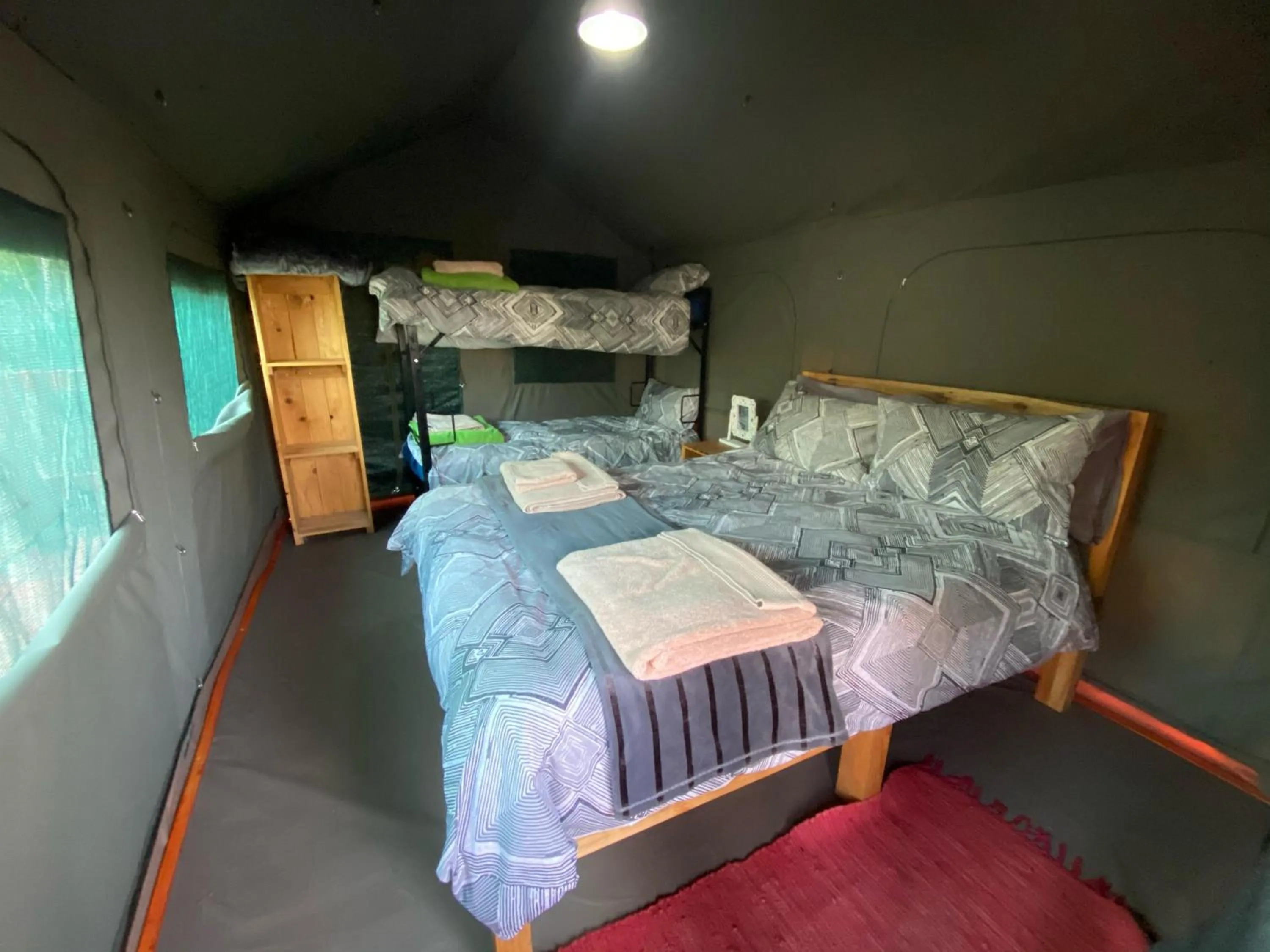 Photo of the whole room, Bed in Horseshoe Game Reserve