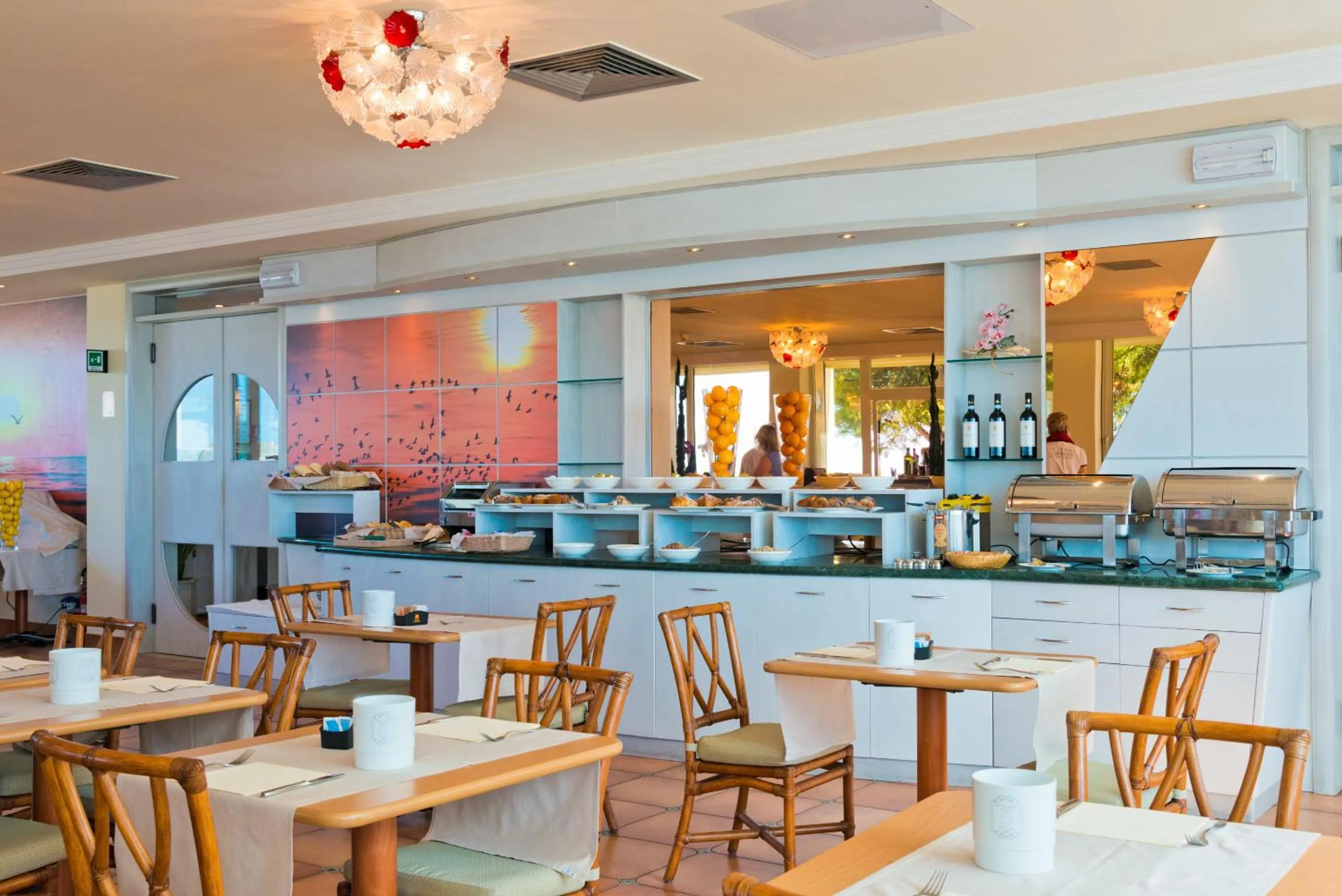 Restaurant/places to eat in Hotel Ambassador