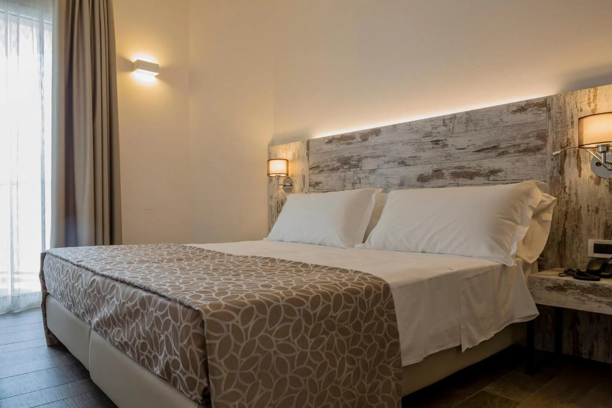 Bedroom, Bed in Hotel Ambassador