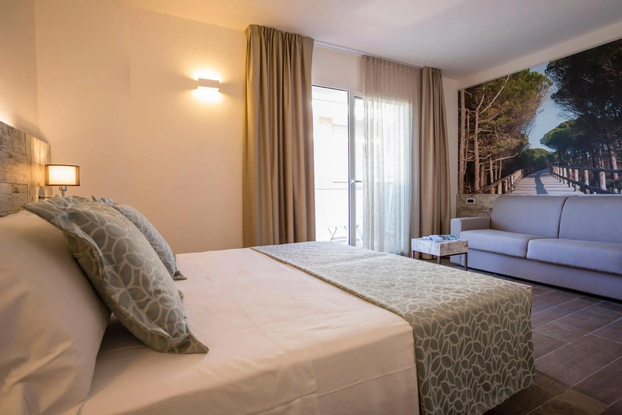 Photo of the whole room, Bed in Hotel Ambassador