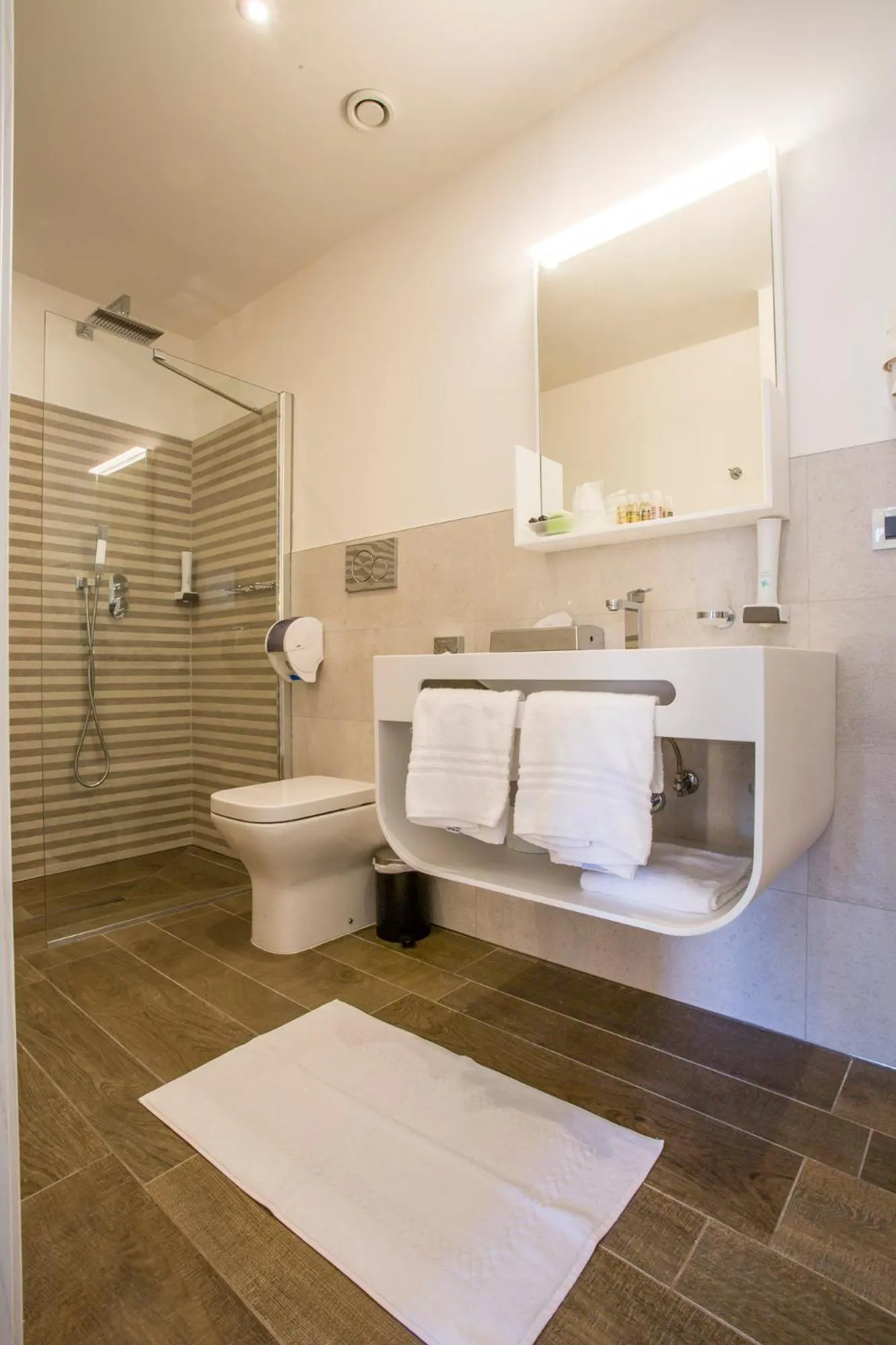 Bathroom in Hotel Ambassador