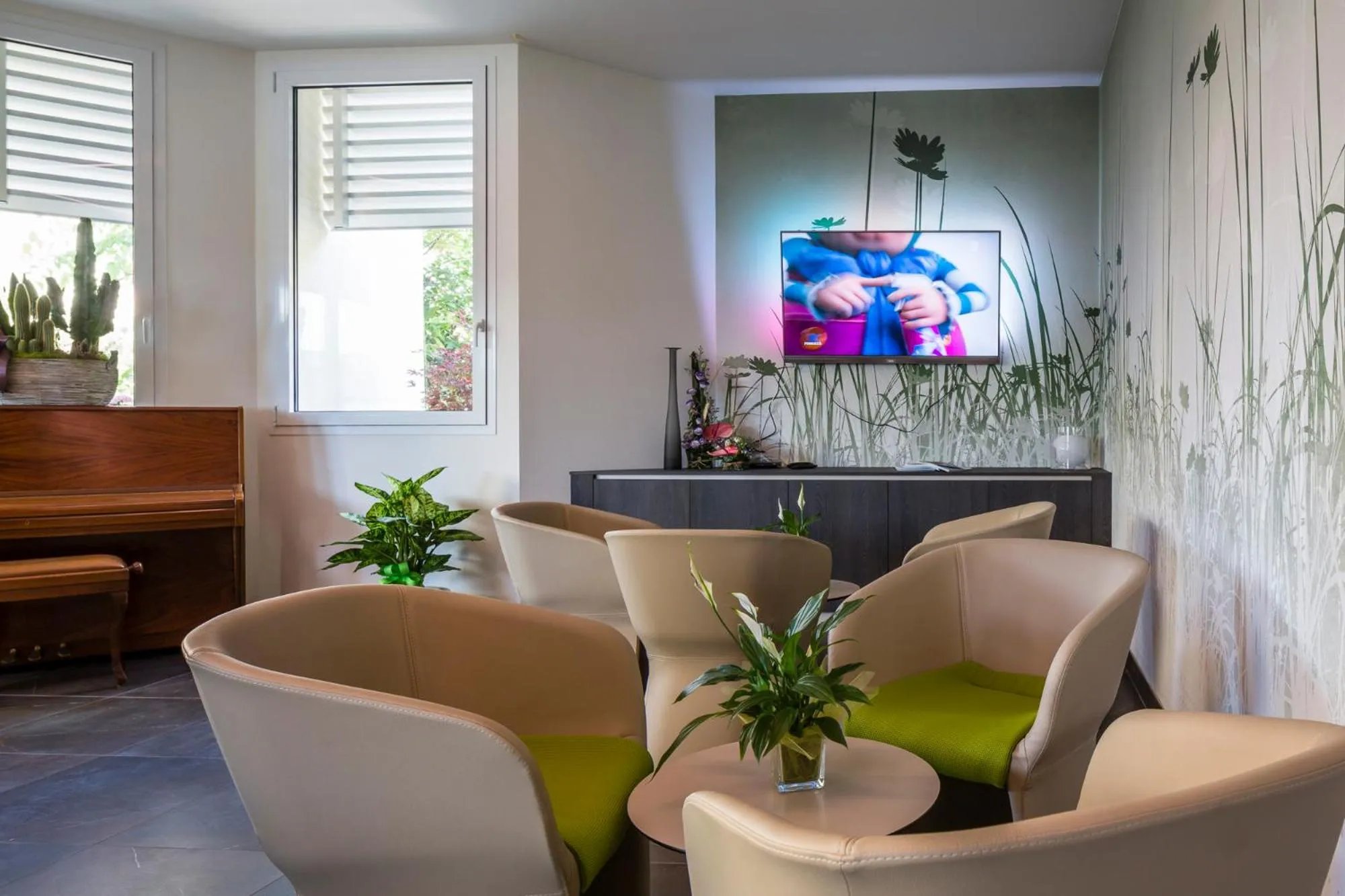 Communal lounge/ TV room in Hotel Ambassador