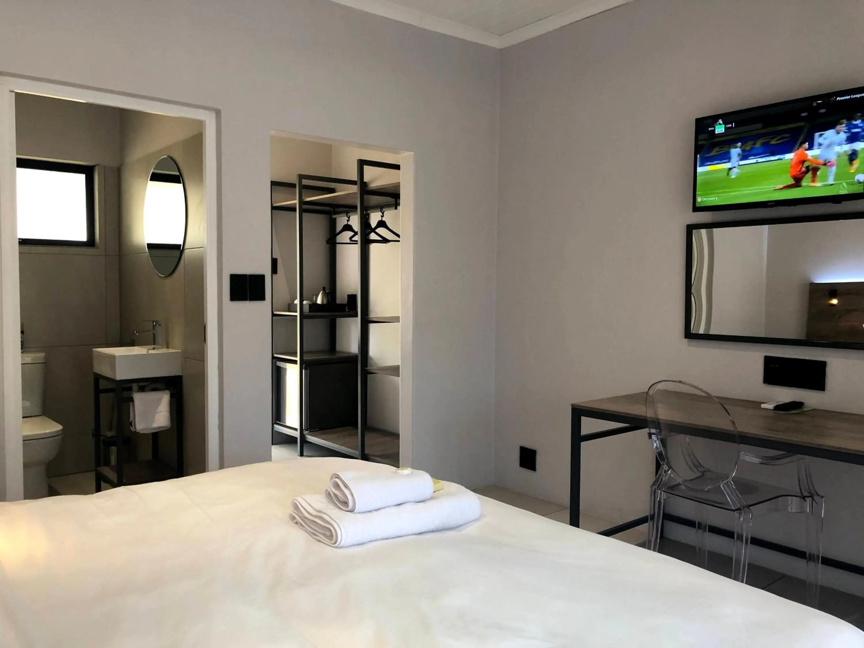 Bathroom, Bed in Umtali Country Inn