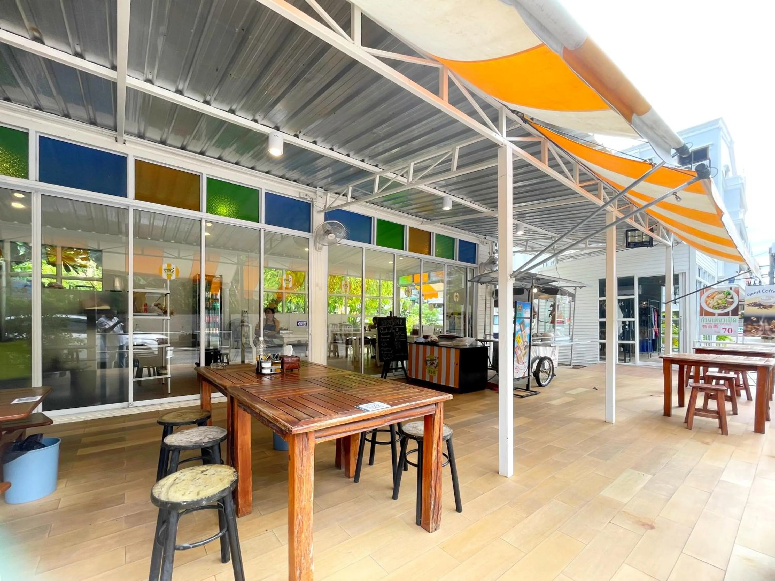 Restaurant/places to eat in Sabai Inn