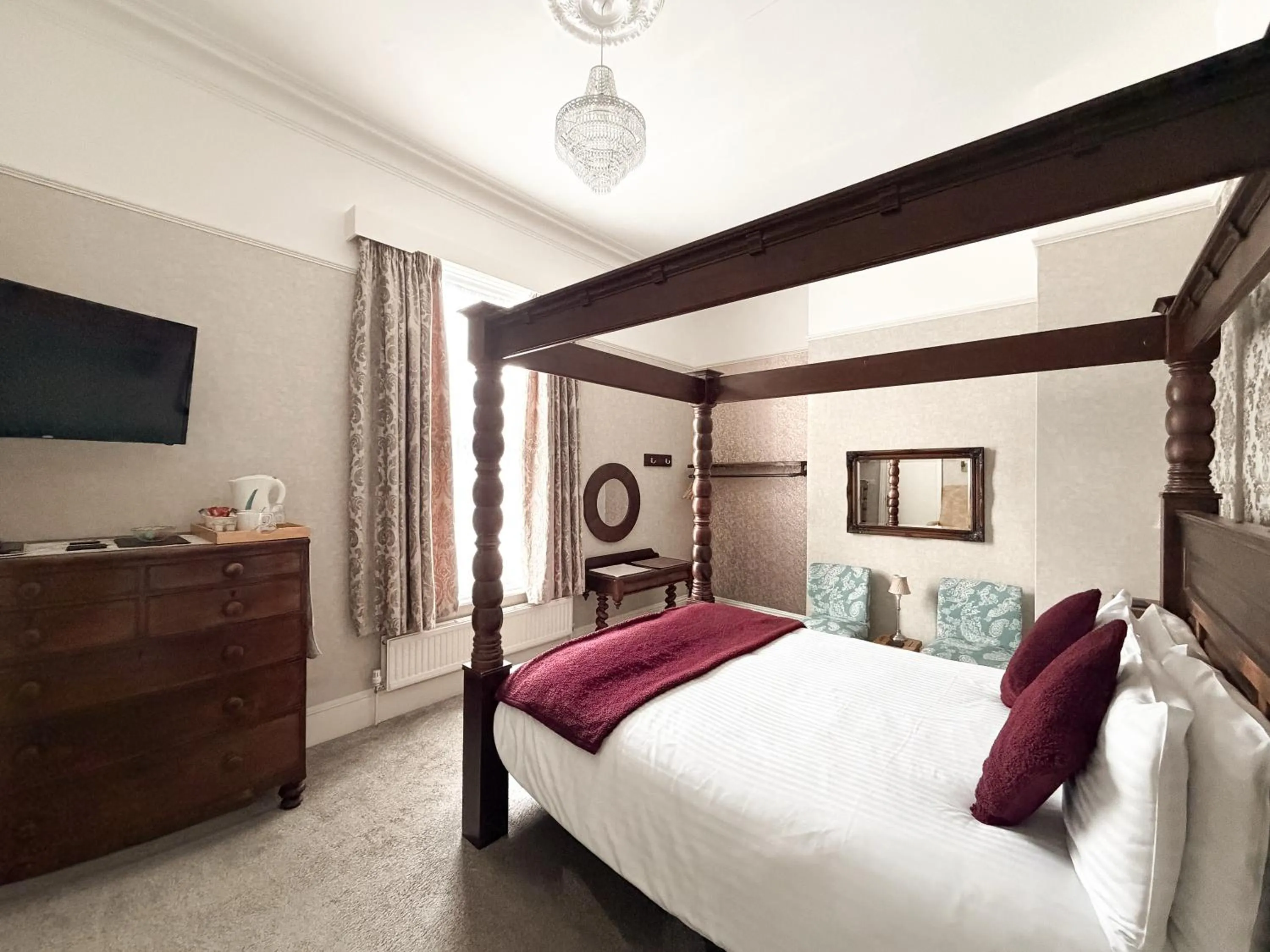 Bedroom, Bed in The Raincliffe Hotel