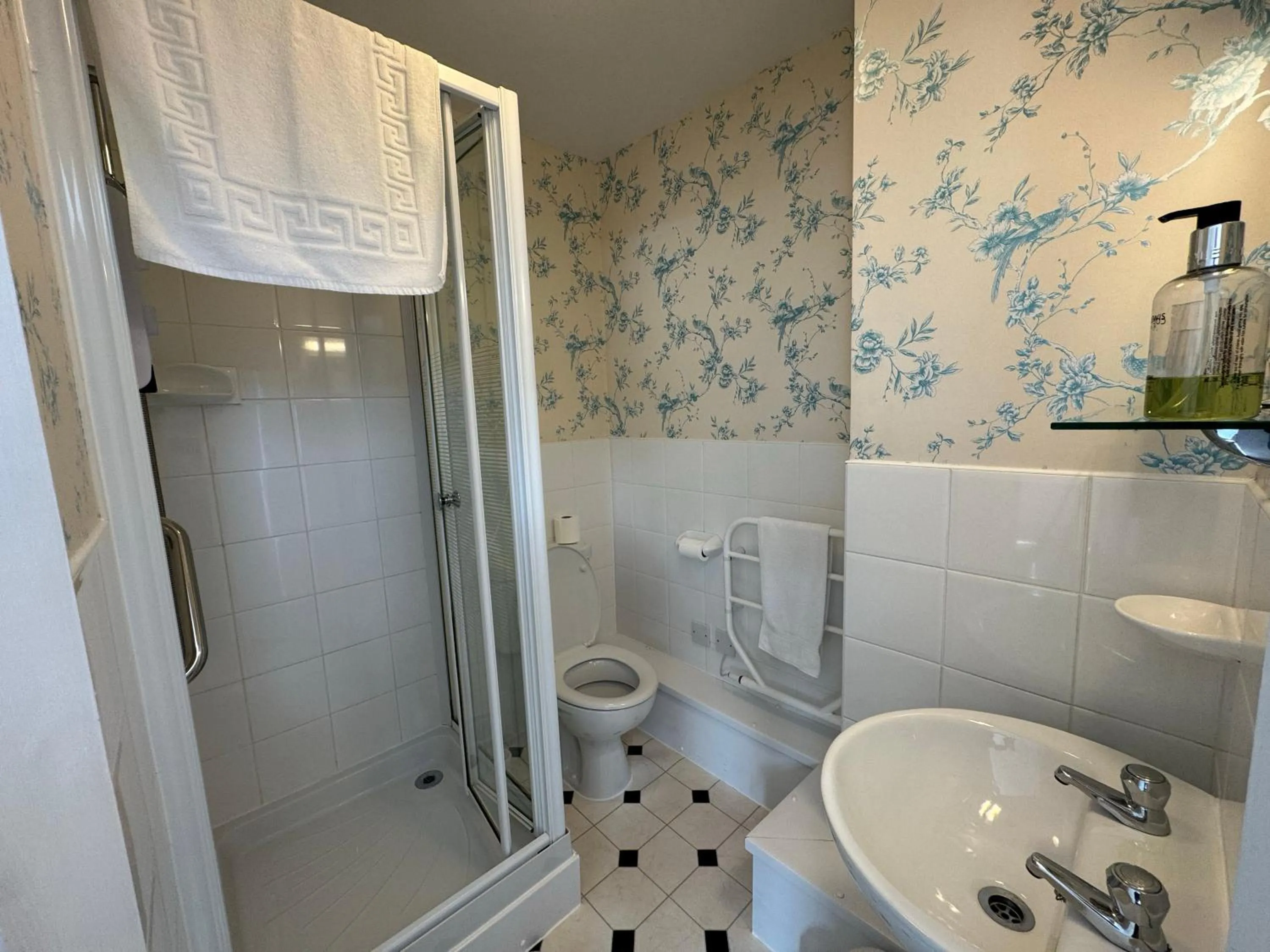 Bathroom in The Raincliffe Hotel