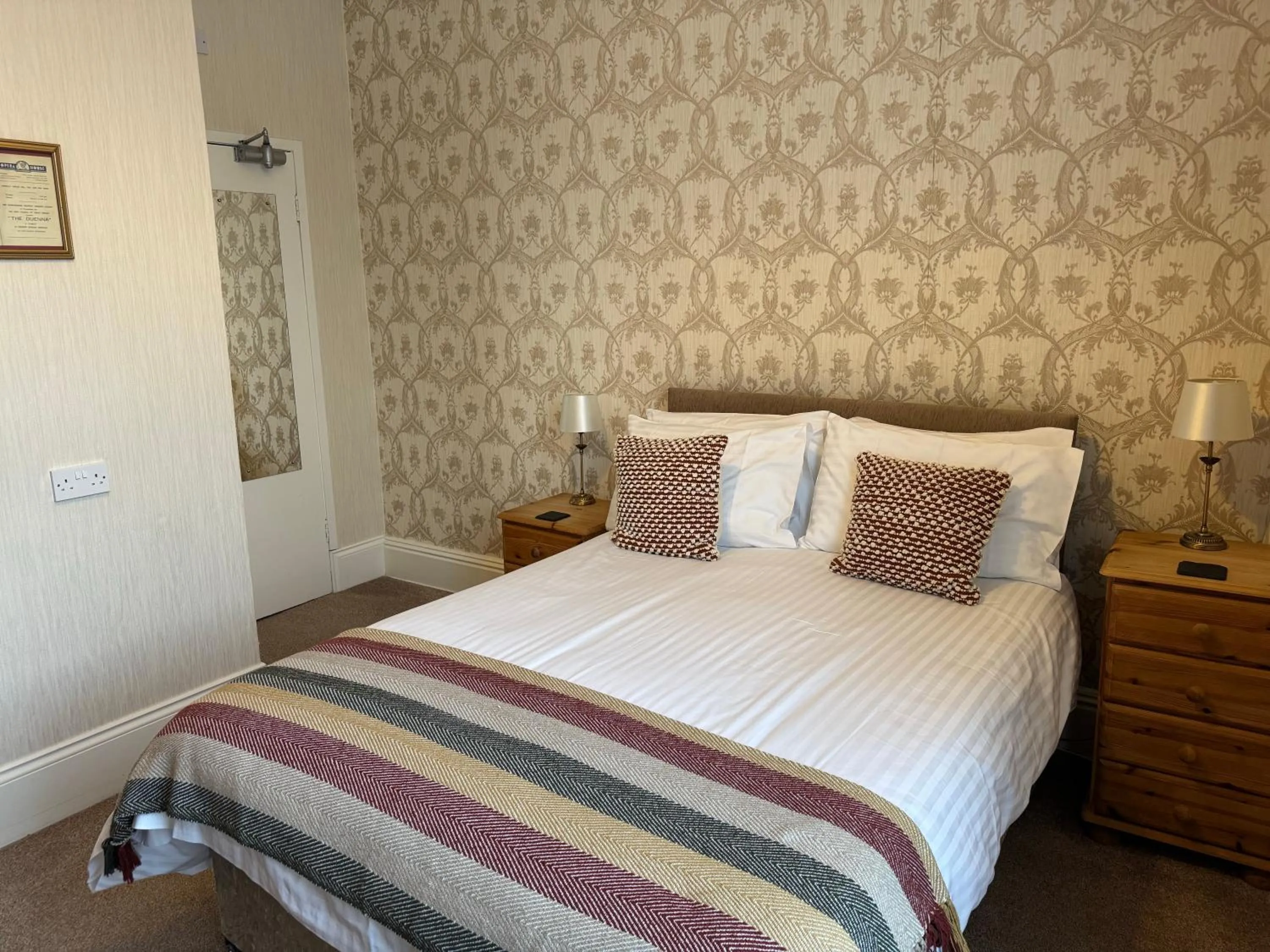 Bedroom, Bed in The Raincliffe Hotel