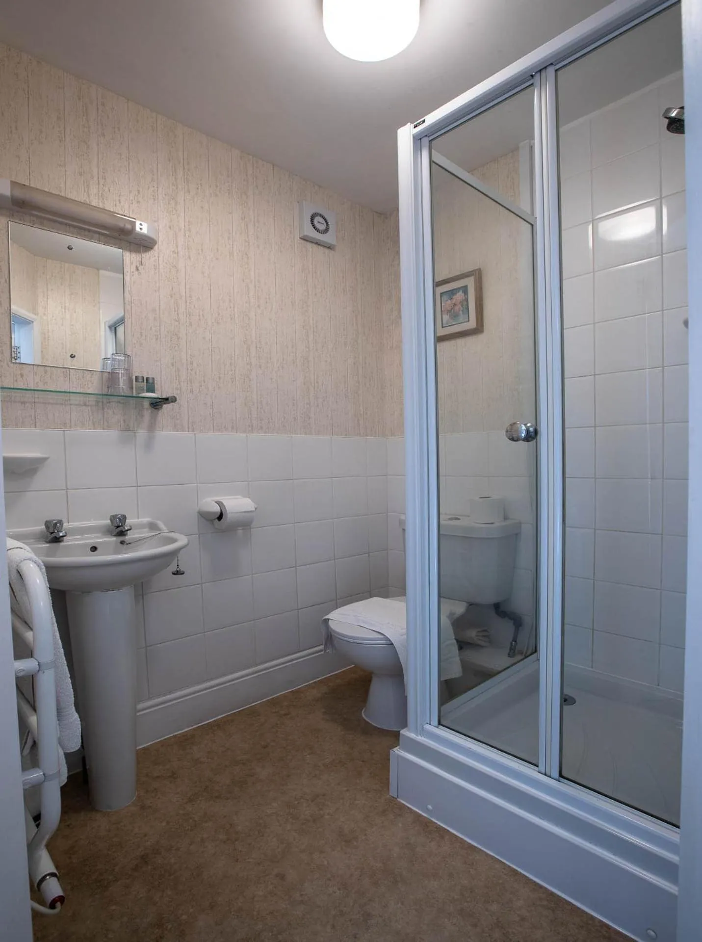 Shower in The Raincliffe Hotel