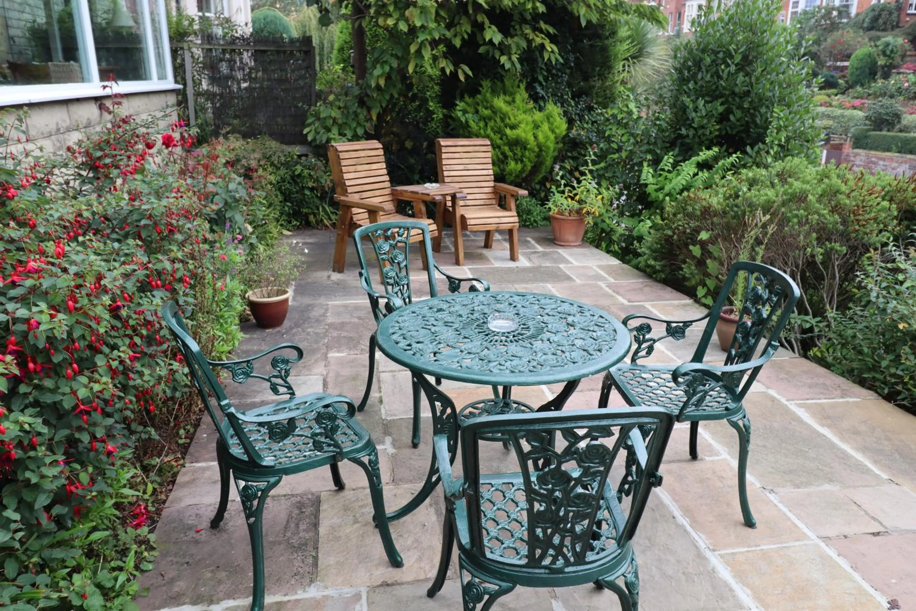 Garden in The Raincliffe Hotel