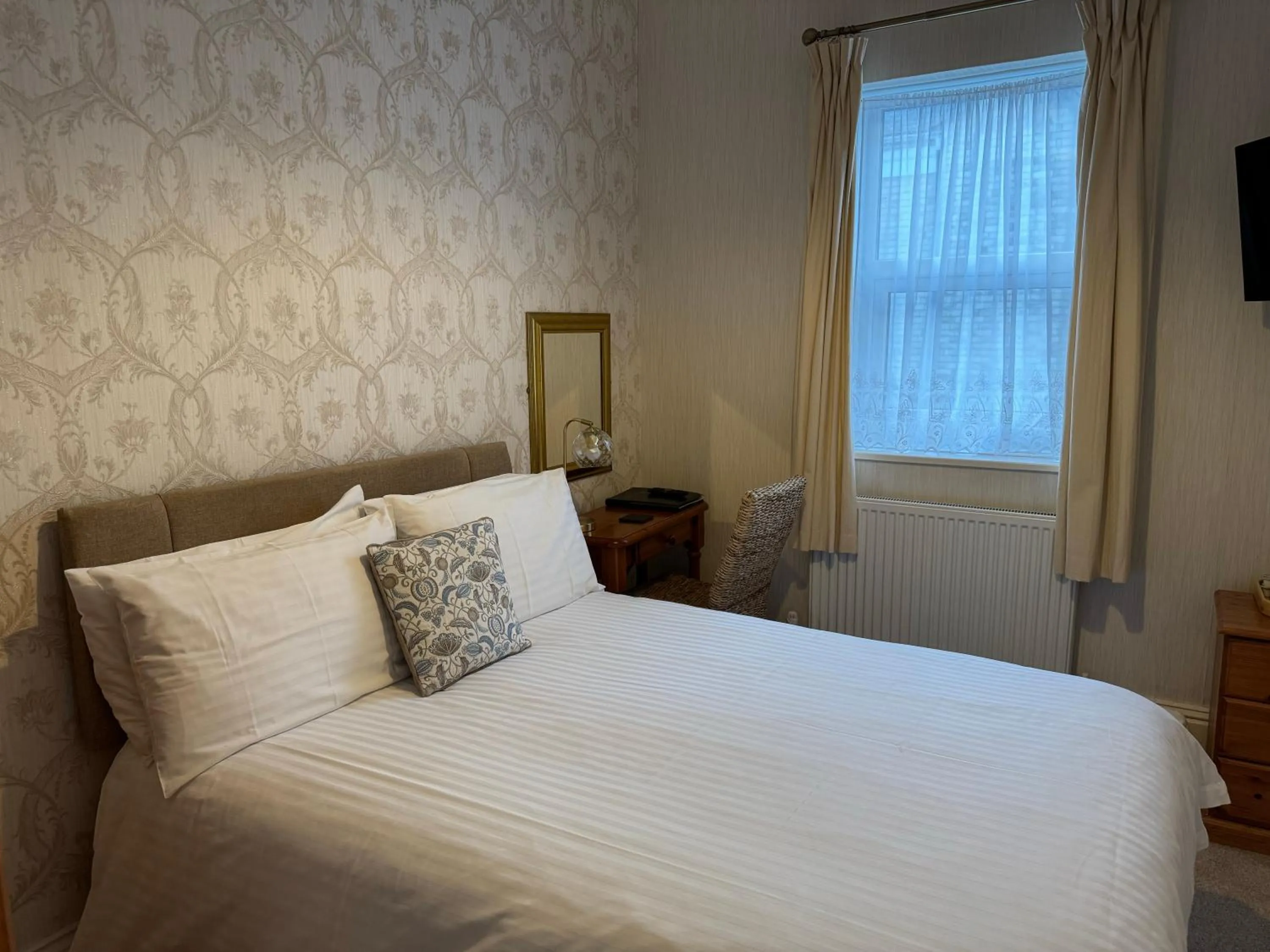 Bedroom, Bed in The Raincliffe Hotel