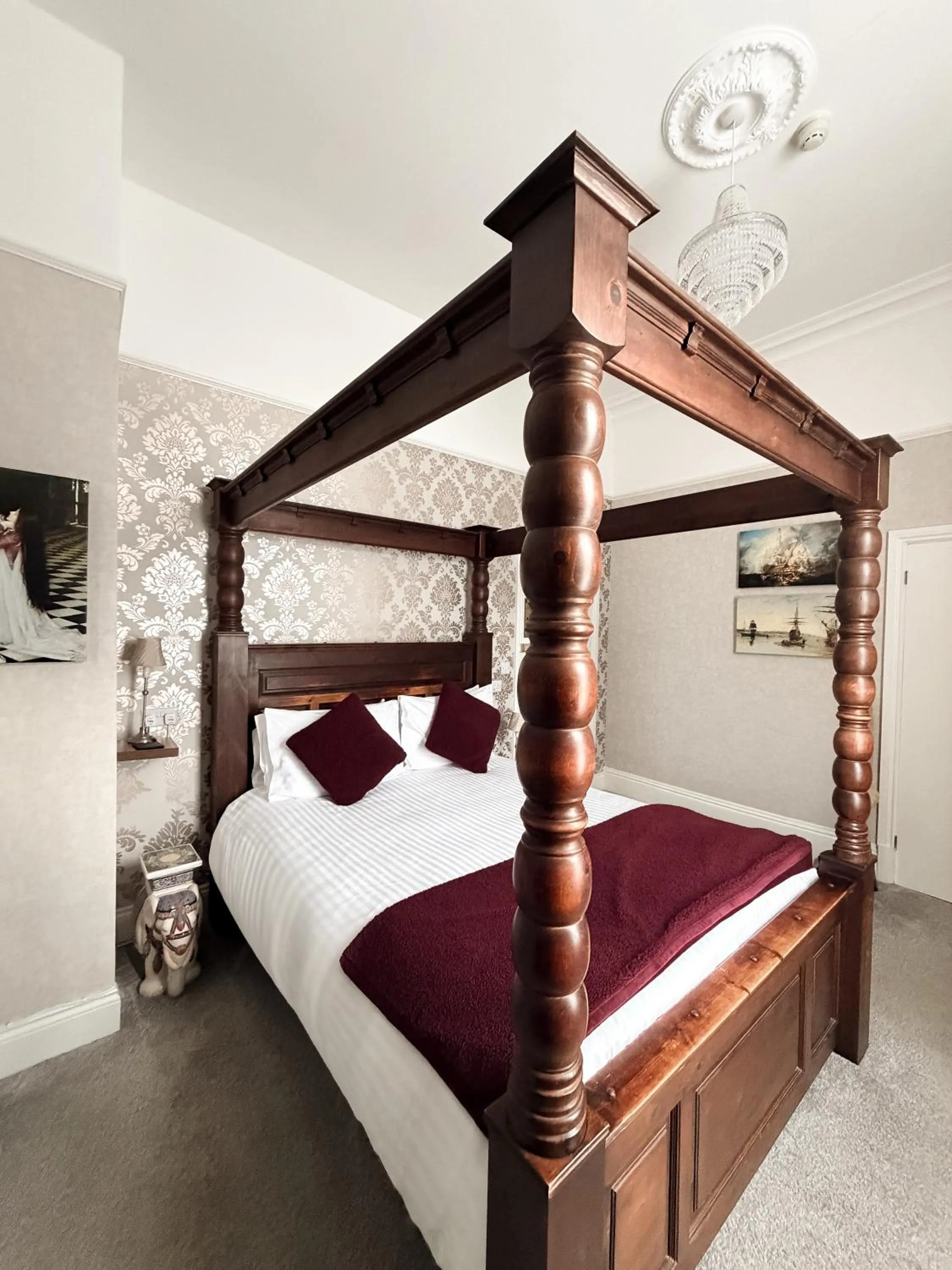 Bedroom, Bed in The Raincliffe Hotel