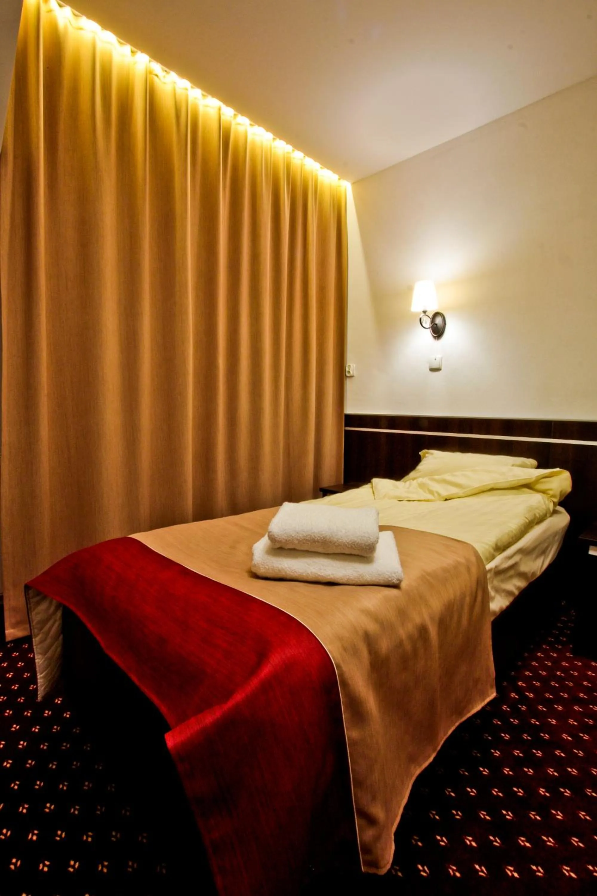 Bed in Hotel Milord