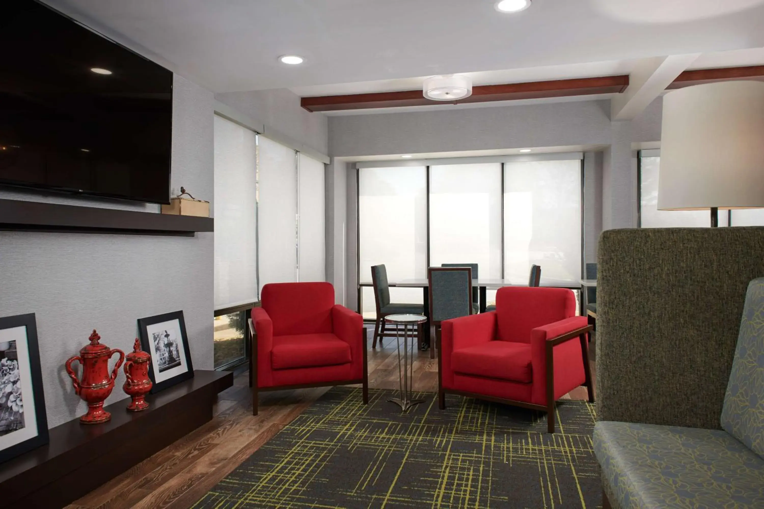 Lobby or reception in Hampton Inn Atlanta-Cumberland Mall/Cobb Galleria Area Lobby or reception in Hampton Inn Atlanta-Cumberland Mall/Cobb Galleria Area