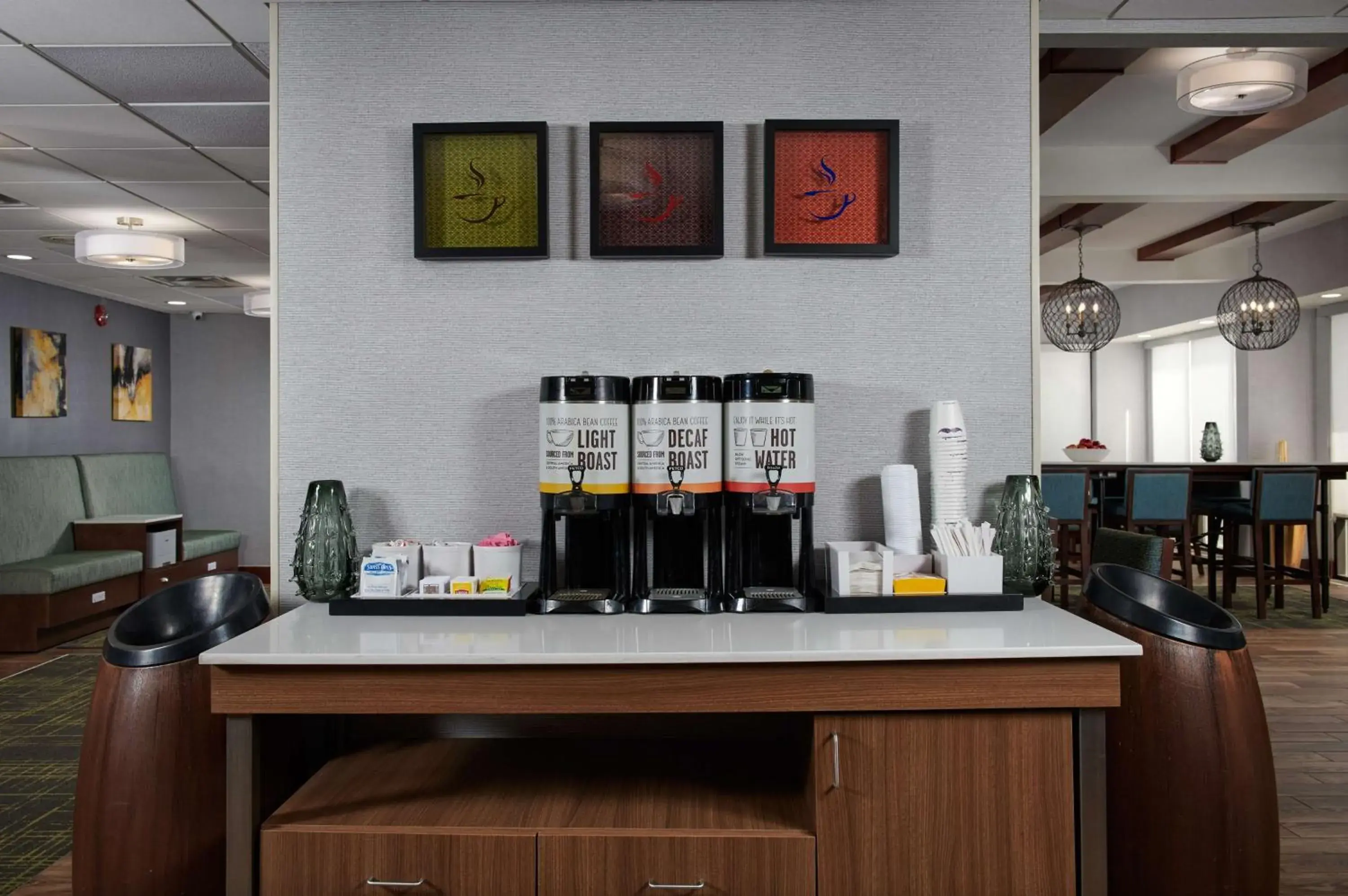 Breakfast in Hampton Inn Atlanta-Cumberland Mall/Cobb Galleria Area Breakfast in Hampton Inn Atlanta-Cumberland Mall/Cobb Galleria Area