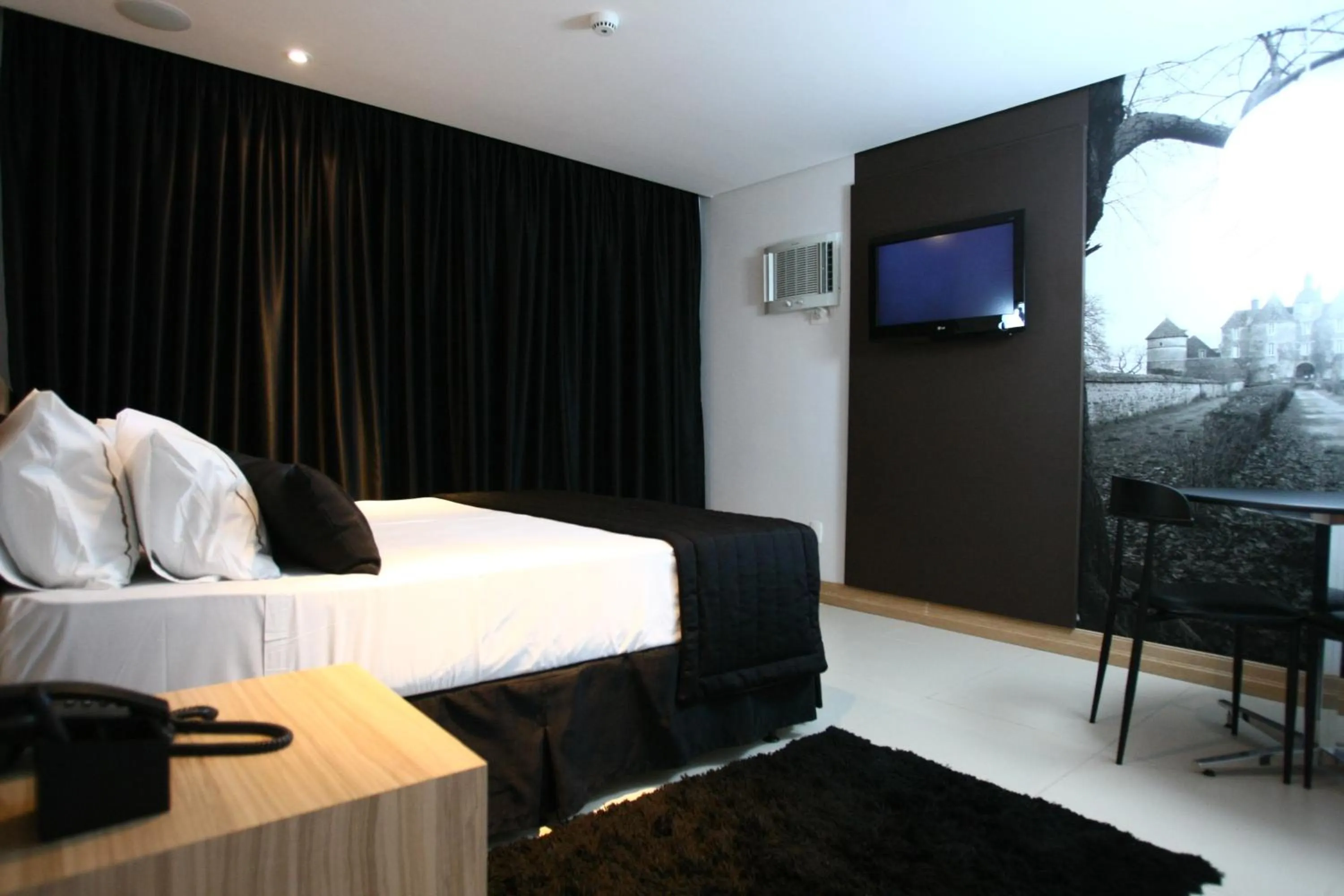 Photo of the whole room, Bed in Palais Hotel