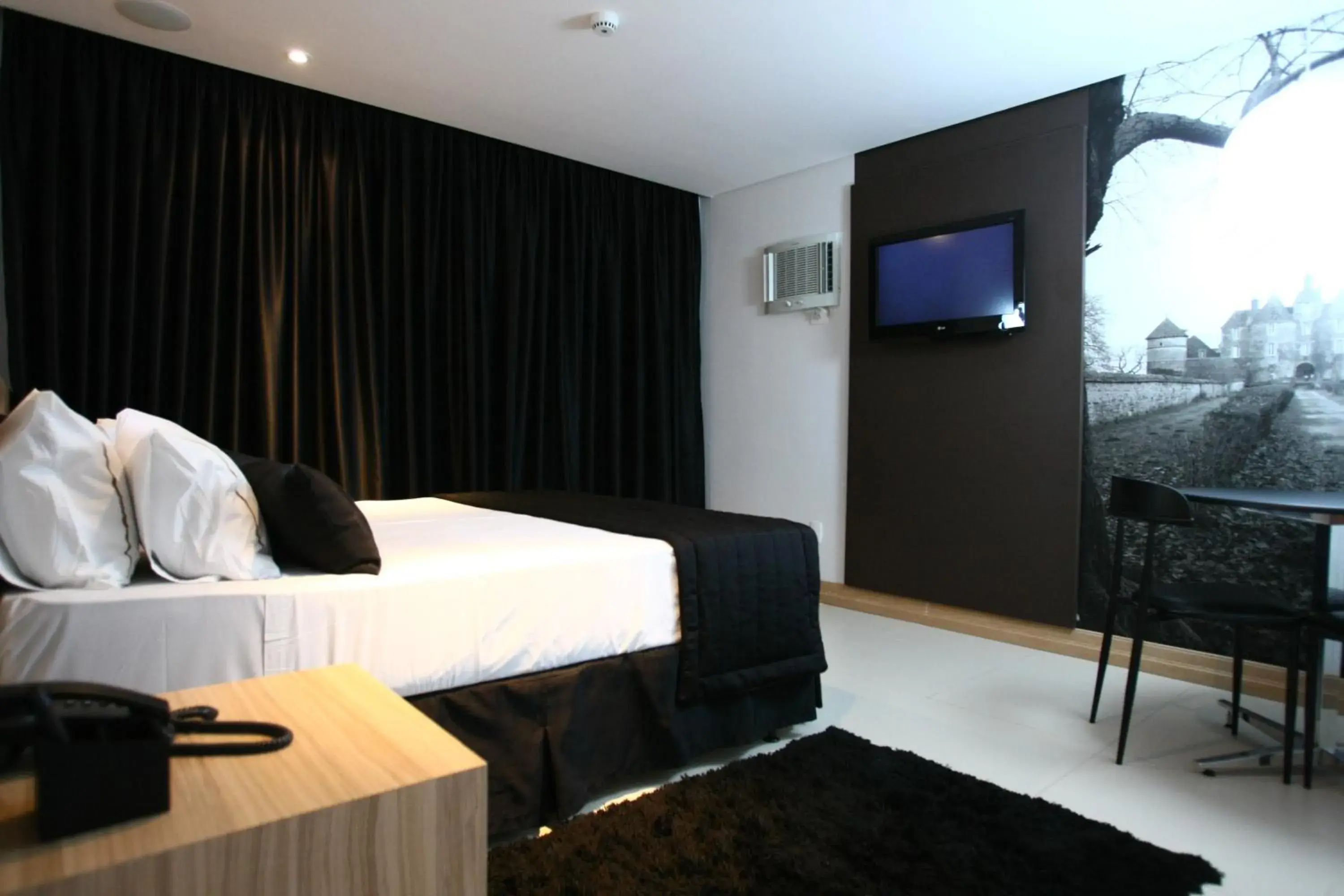 Photo of the whole room, Bed in Palais Hotel Photo of the whole room, Bed in Palais Hotel