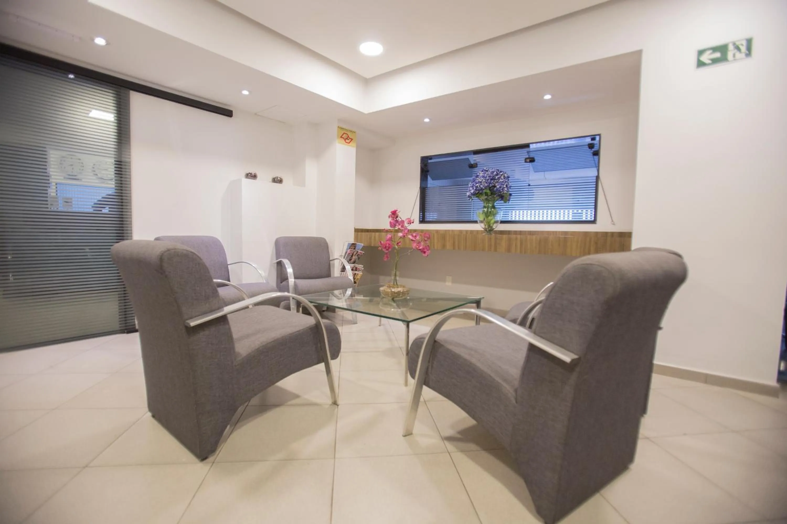 Restaurant/places to eat in Palais Hotel