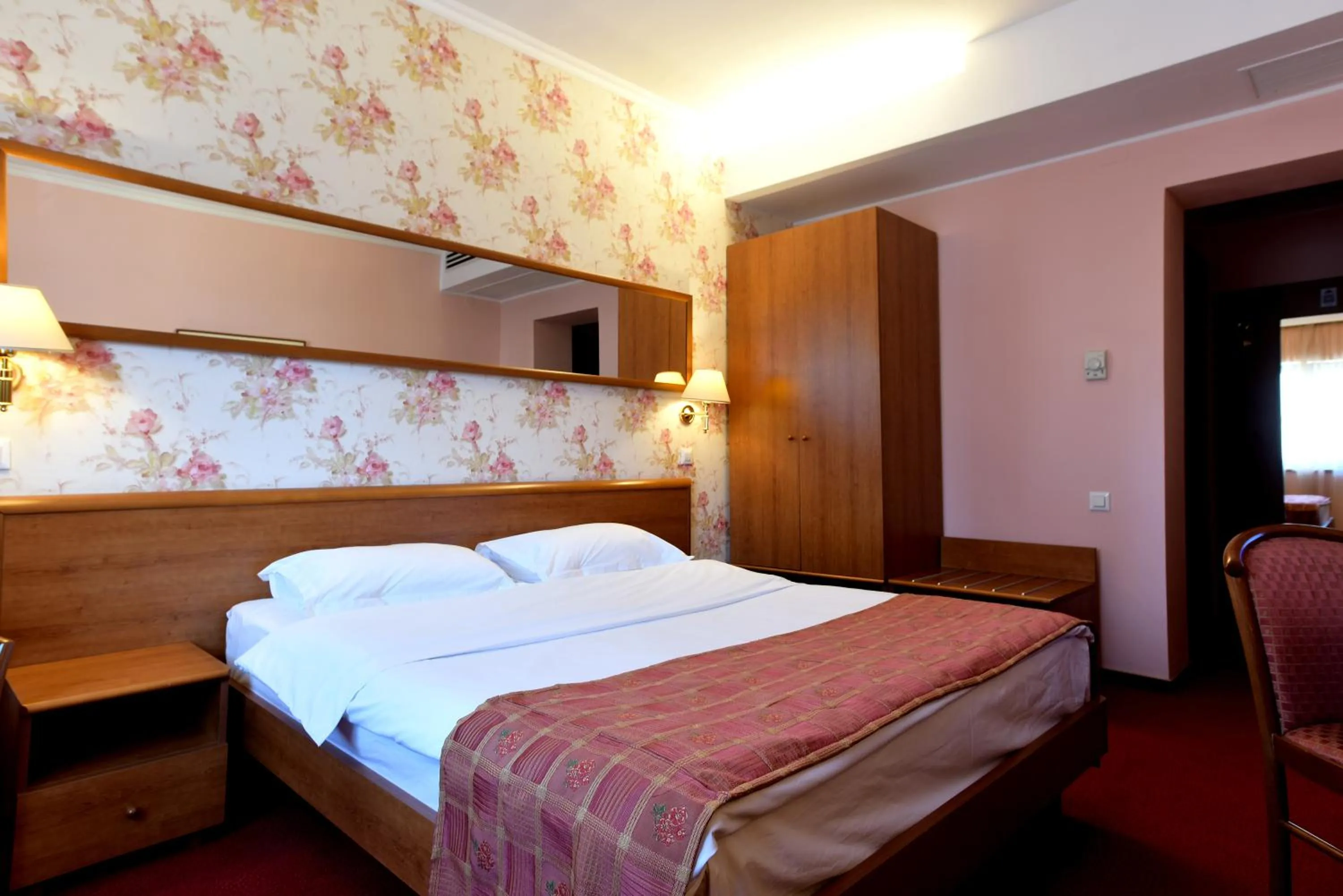 Photo of the whole room, Bed in Hotel Brasov