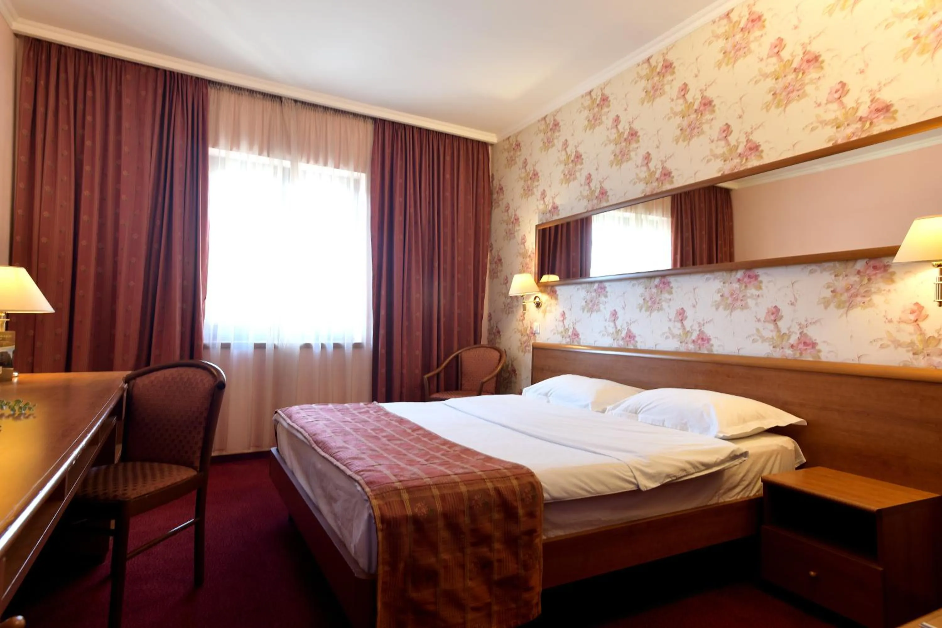 Photo of the whole room, Bed in Hotel Brasov