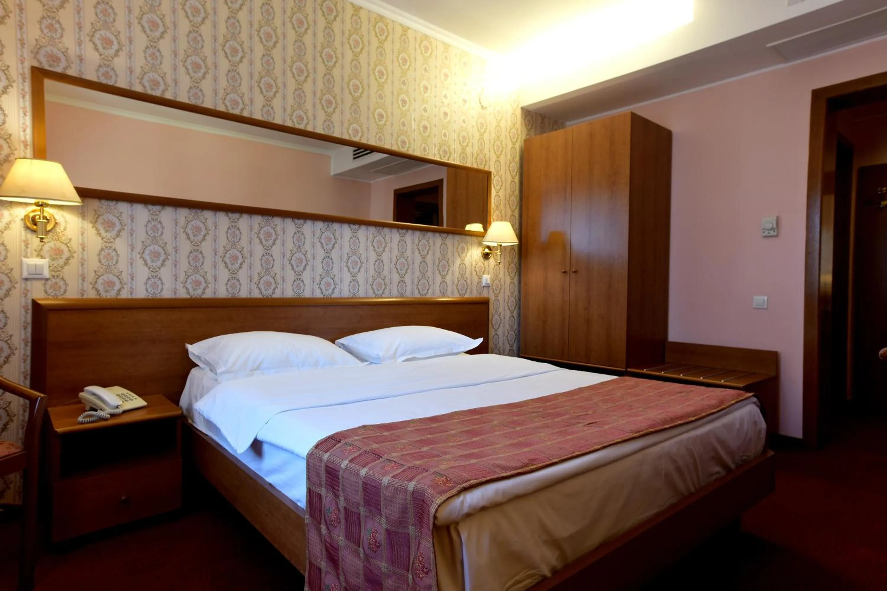 Photo of the whole room, Bed in Hotel Brasov