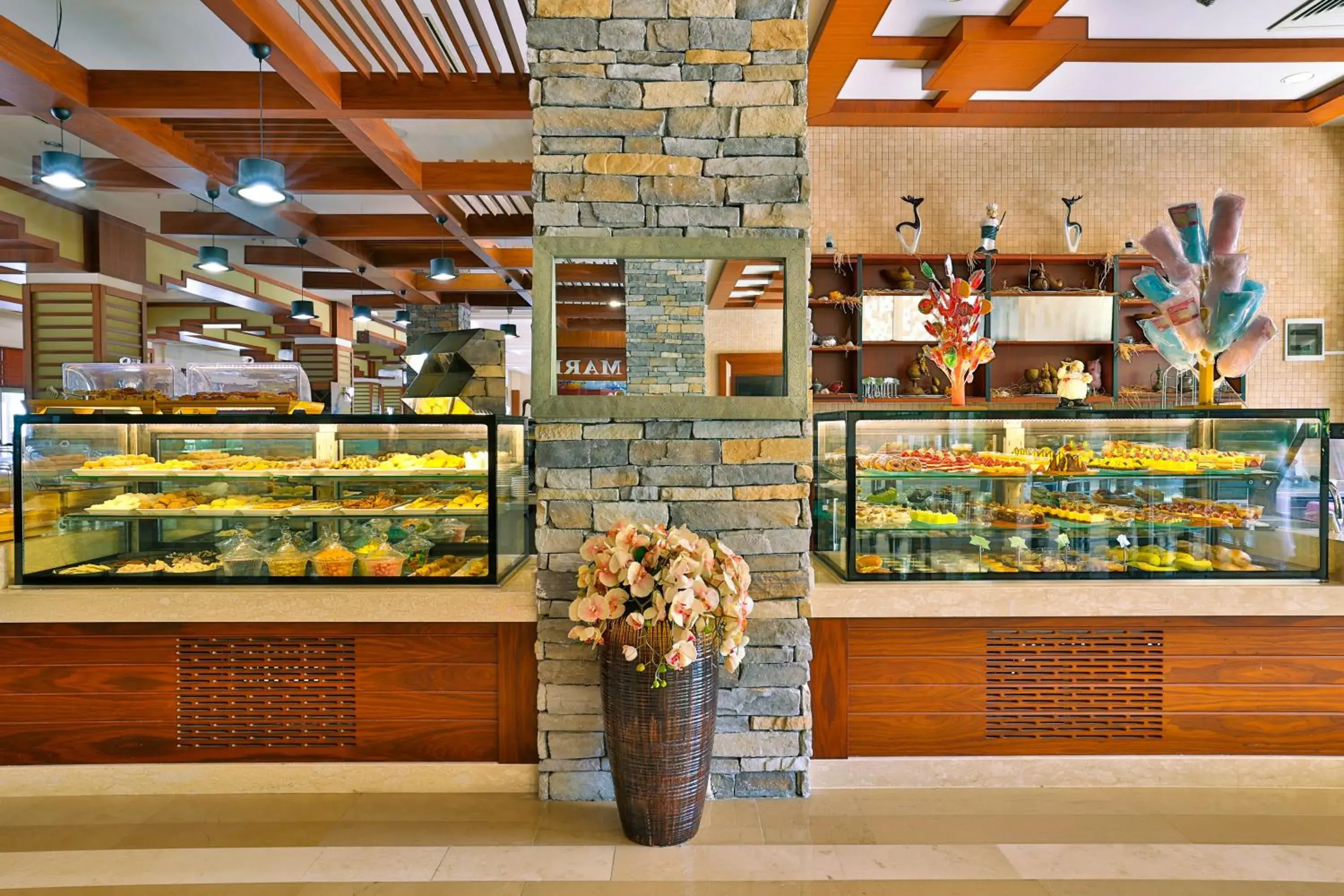 Food and drinks in Crystal De Luxe Resort & Spa - All Inclusive Food and drinks in Crystal De Luxe Resort & Spa - All Inclusive