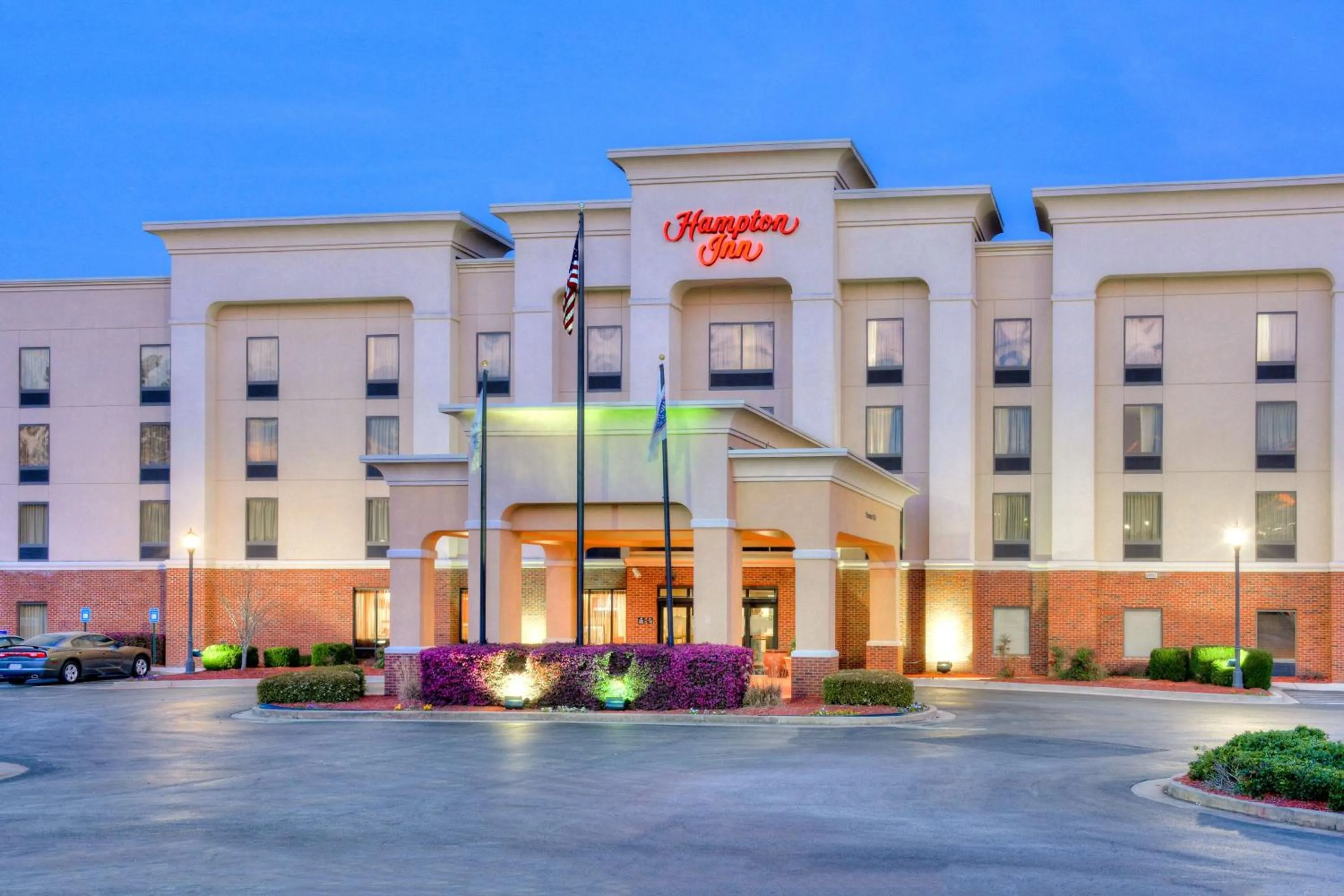 Property building in Hampton Inn Atlanta-Fairburn