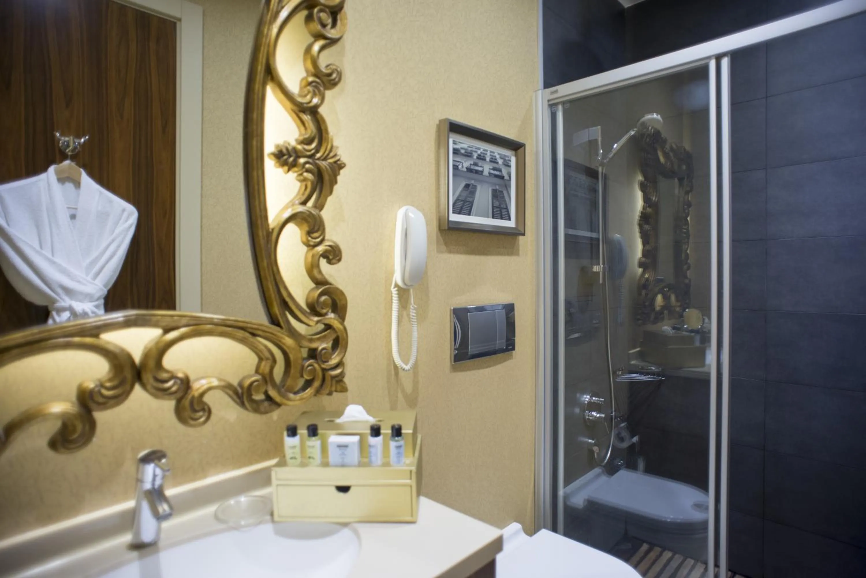 Shower in The Story Hotel Pera