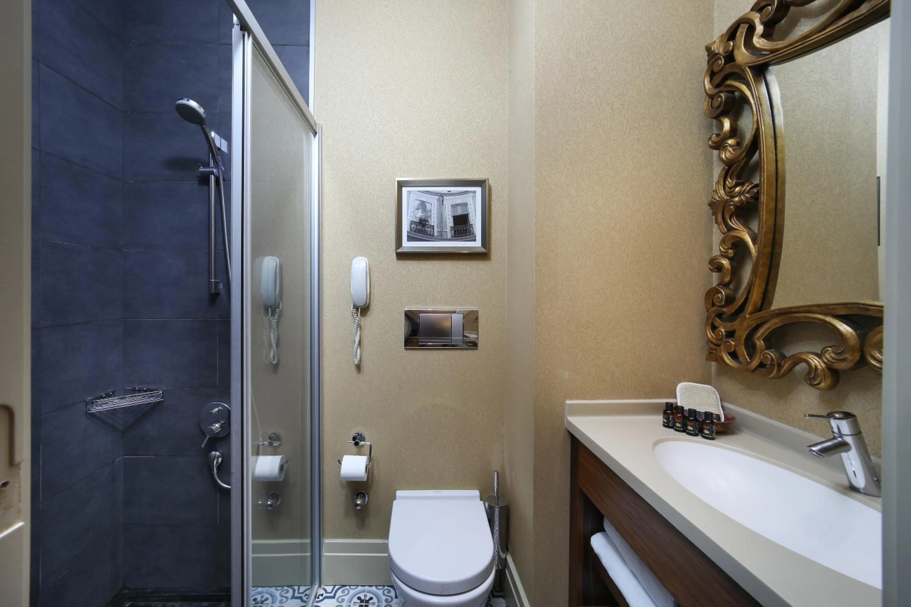 Shower in The Story Hotel Pera