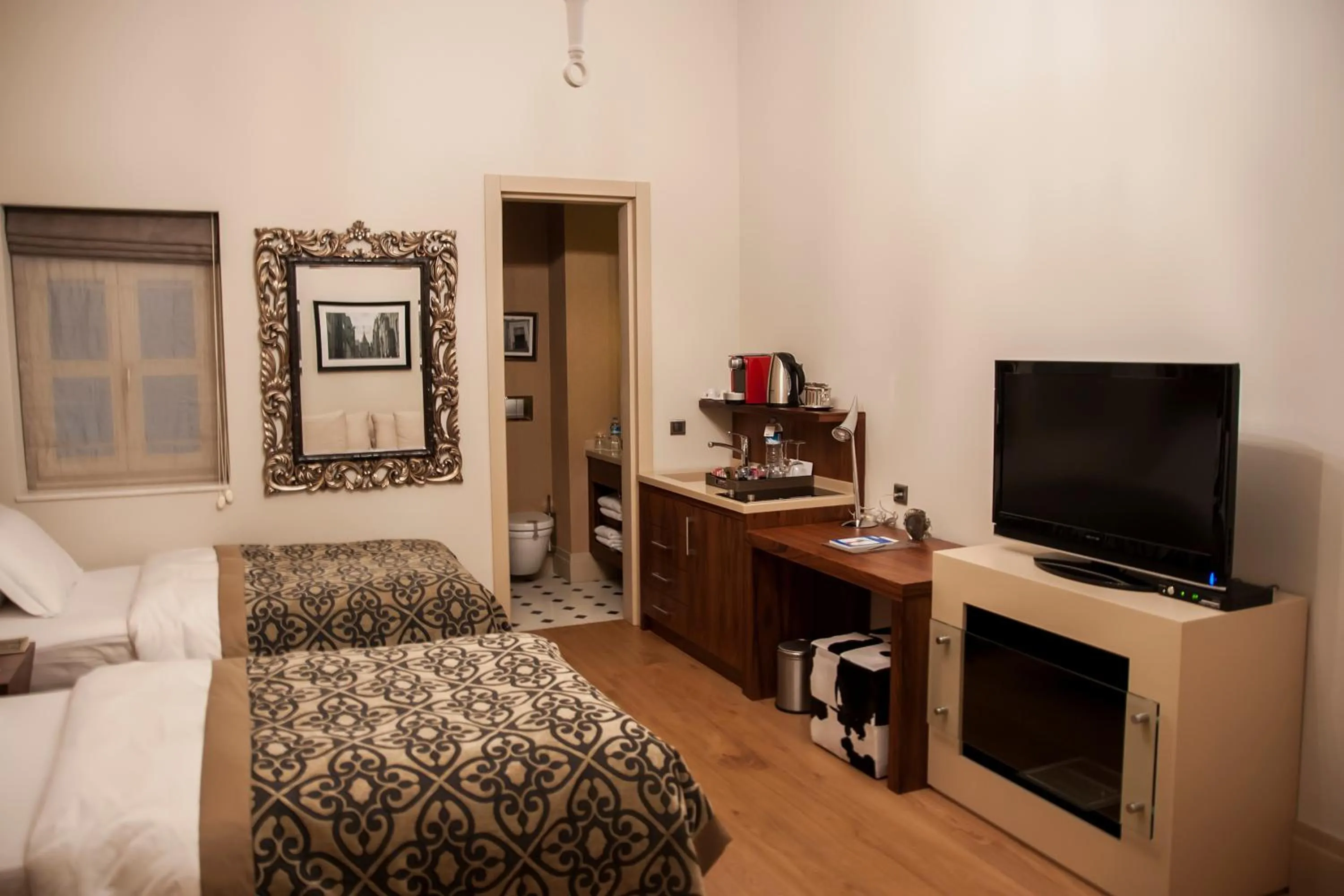 Coffee/tea facilities, Bed in The Story Hotel Pera