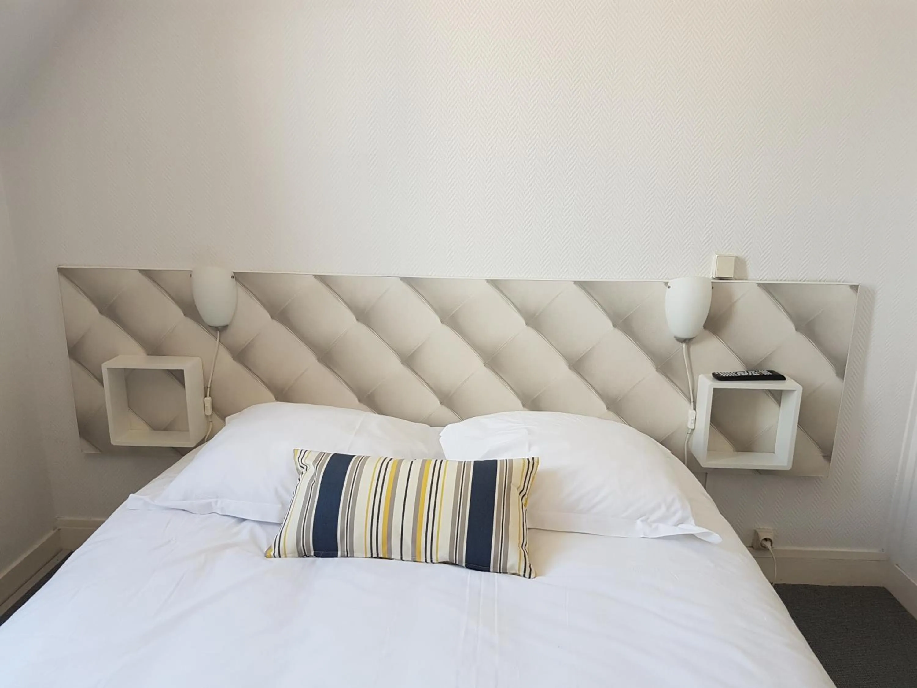 Bed in Hotel de Normandie