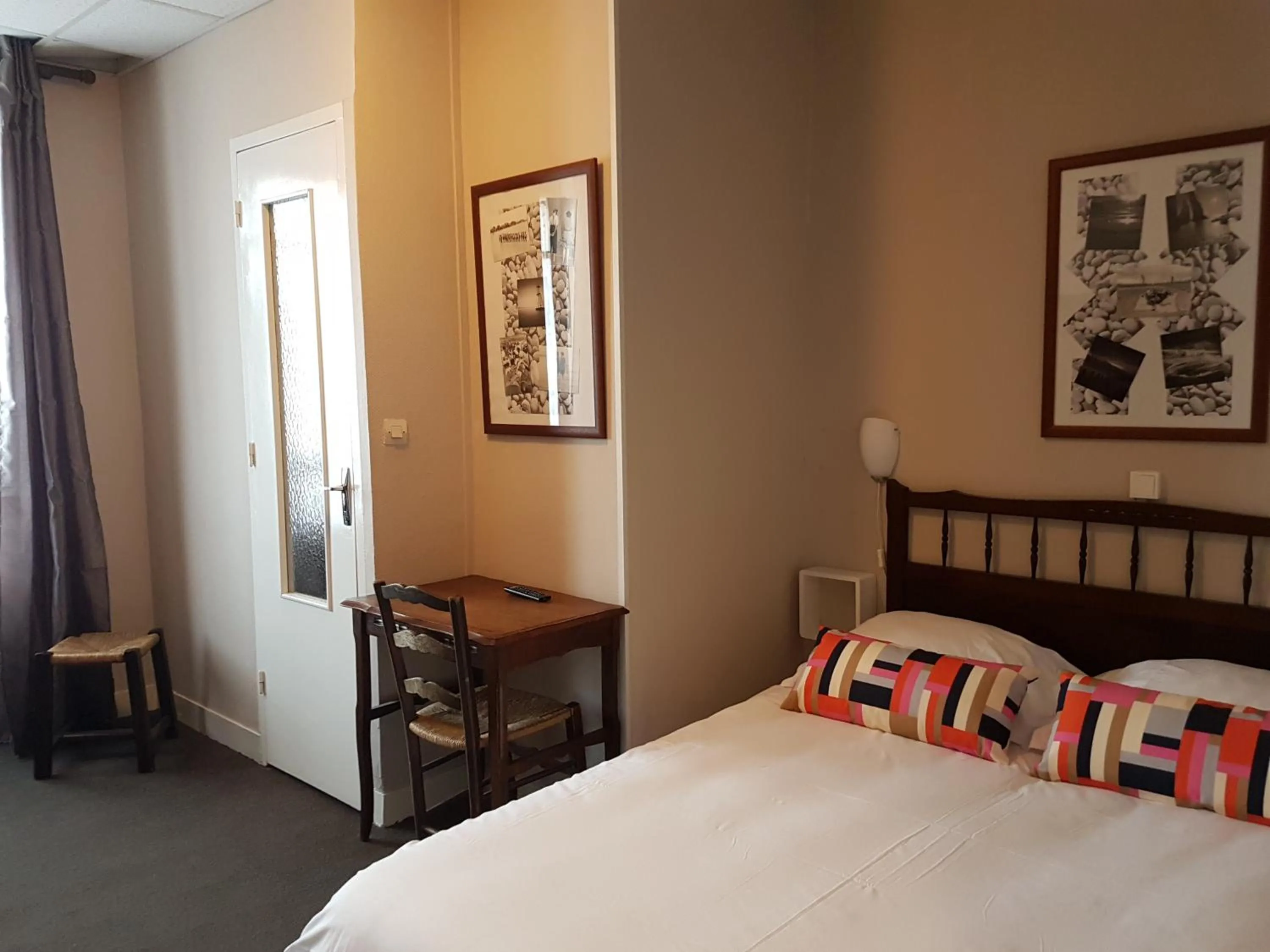 Bed in Hotel de Normandie