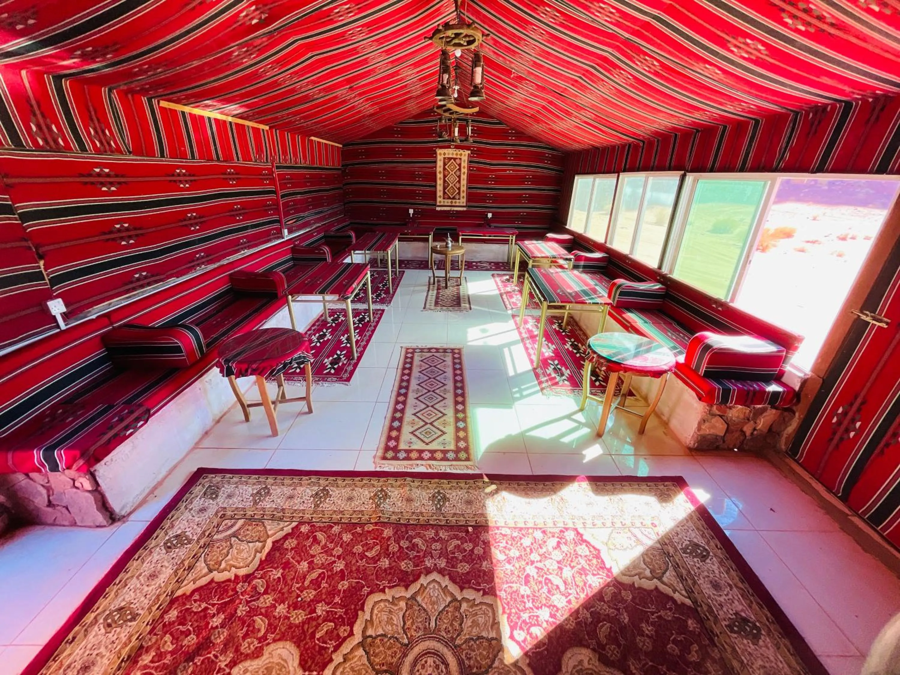 Restaurant/places to eat in Desert Rock camp