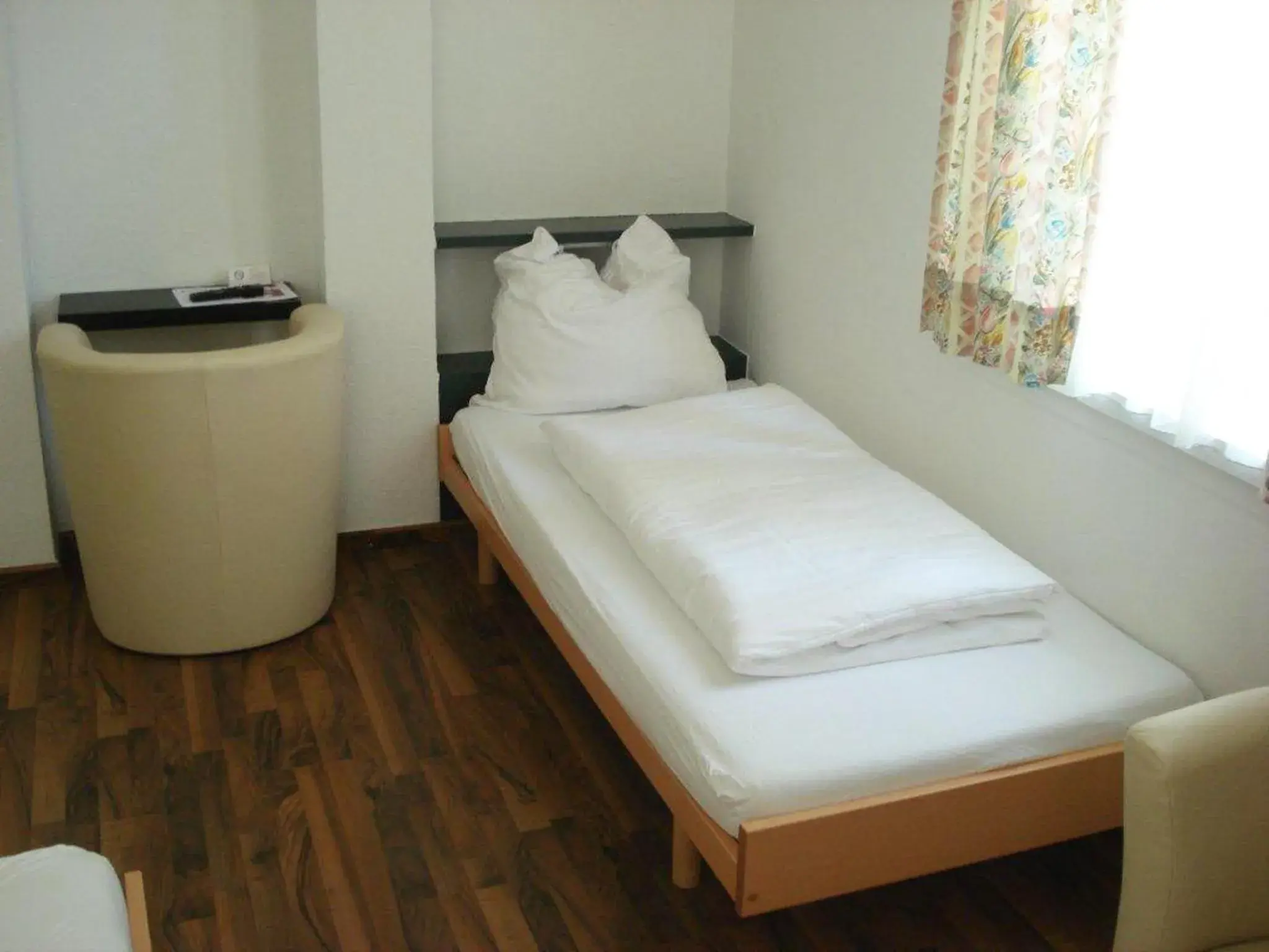 Twin Room with External Private Bathroom in Hotel Gregory Twin Room with External Private Bathroom in Hotel Gregory