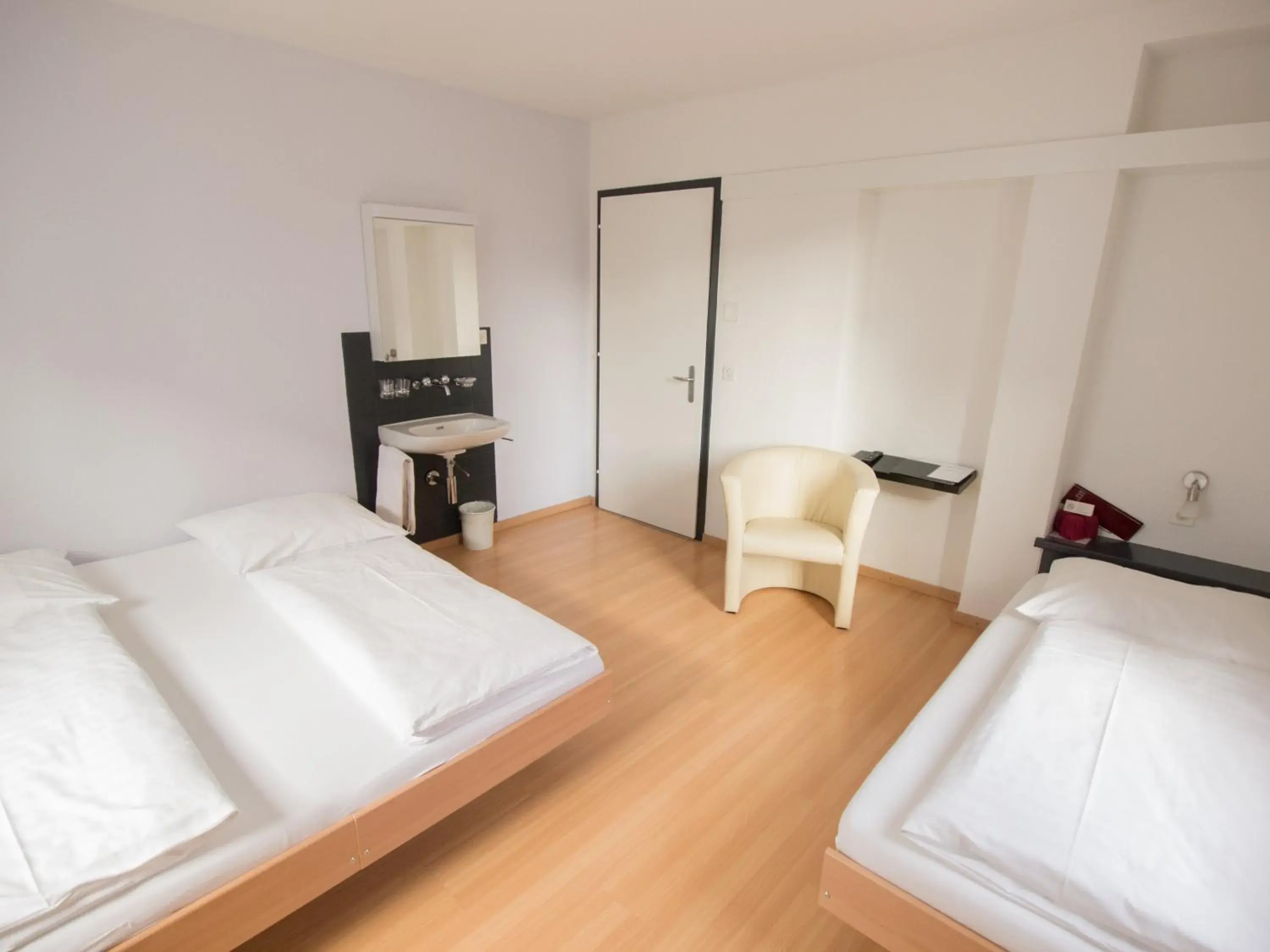 Triple Room with External Private Bathroom in Hotel Gregory Triple Room with External Private Bathroom in Hotel Gregory