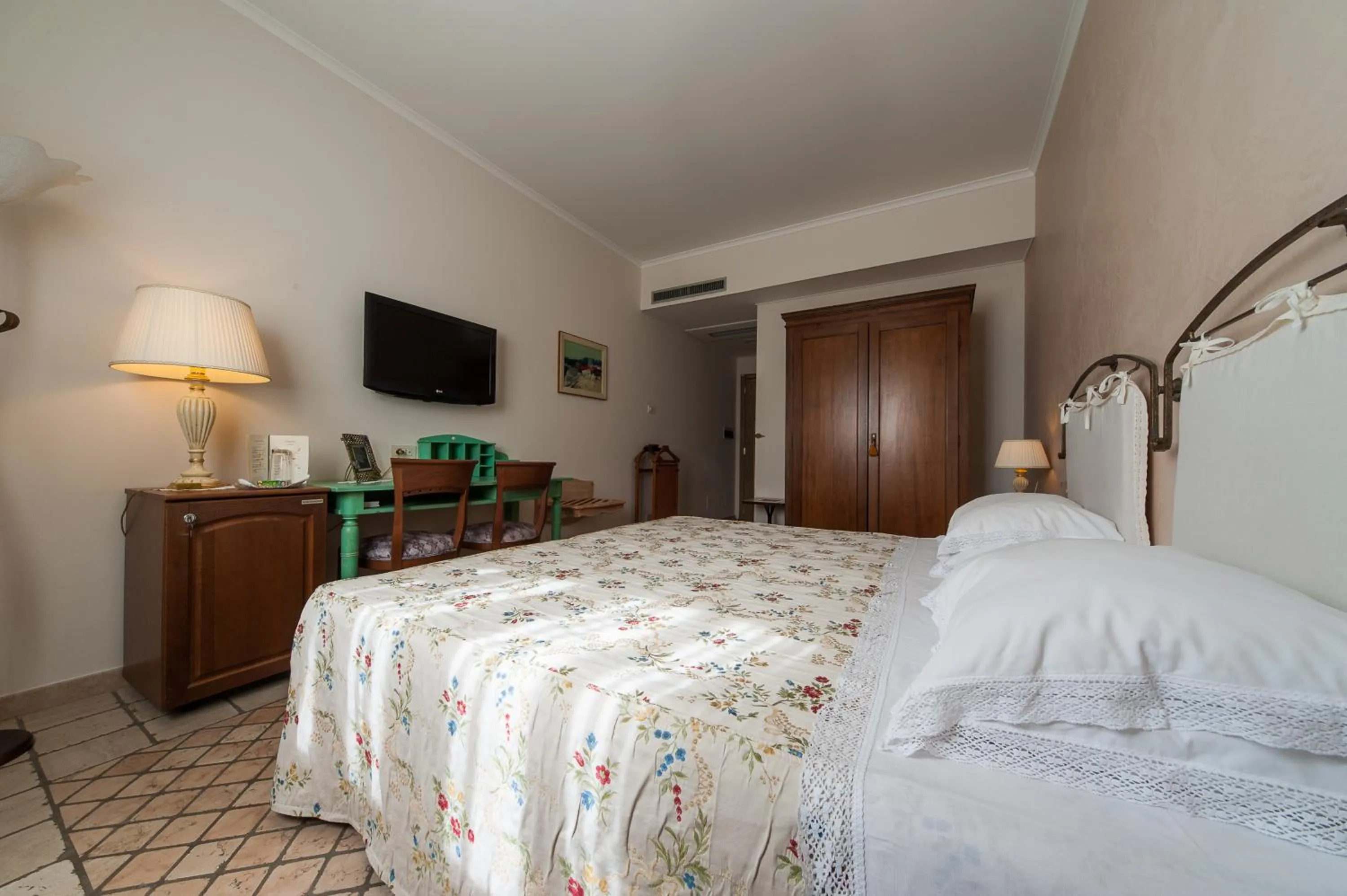 Bedroom, Bed in Albergo La Primula