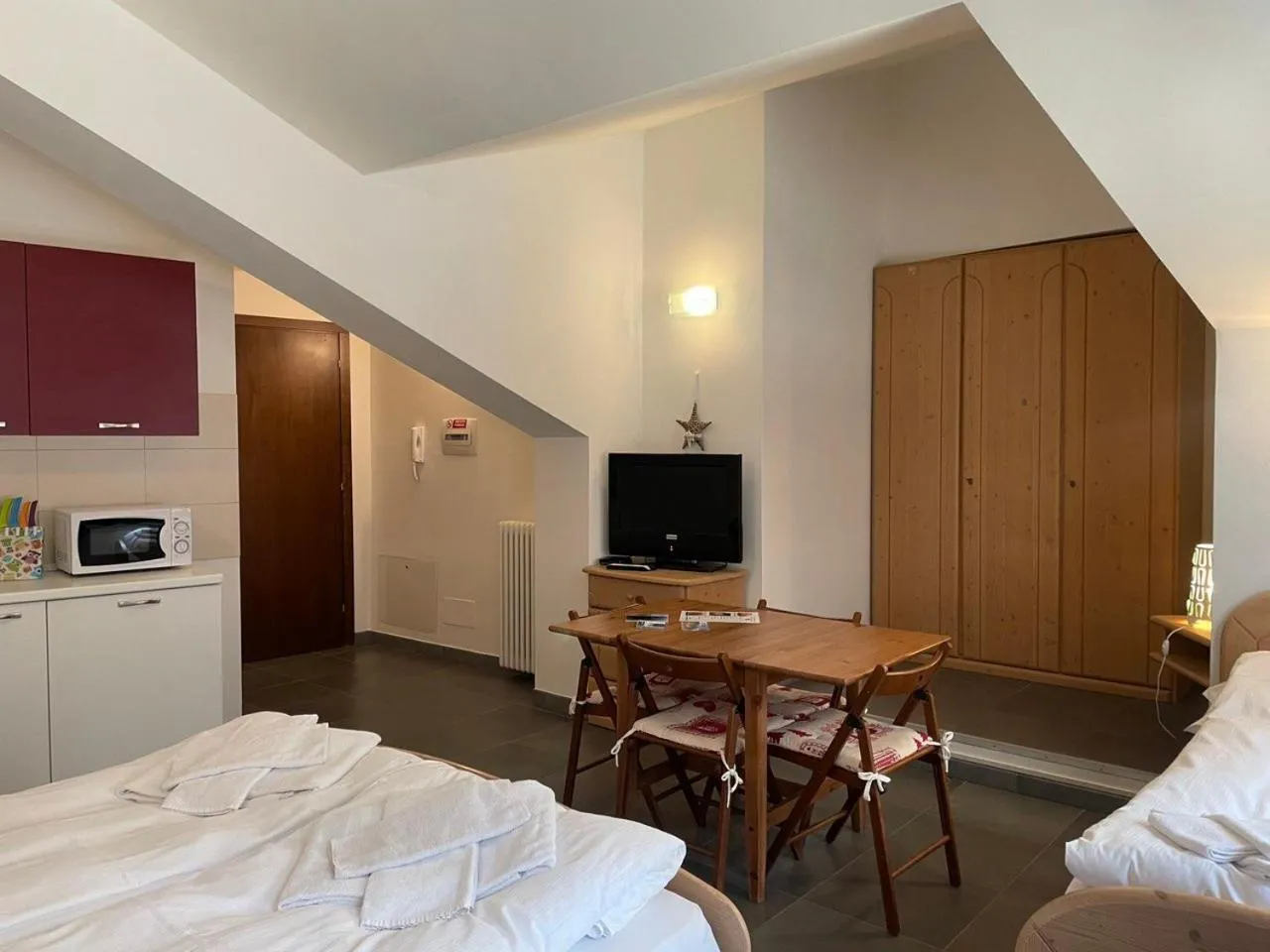 Living room, Bed in Residence Le Marmotte