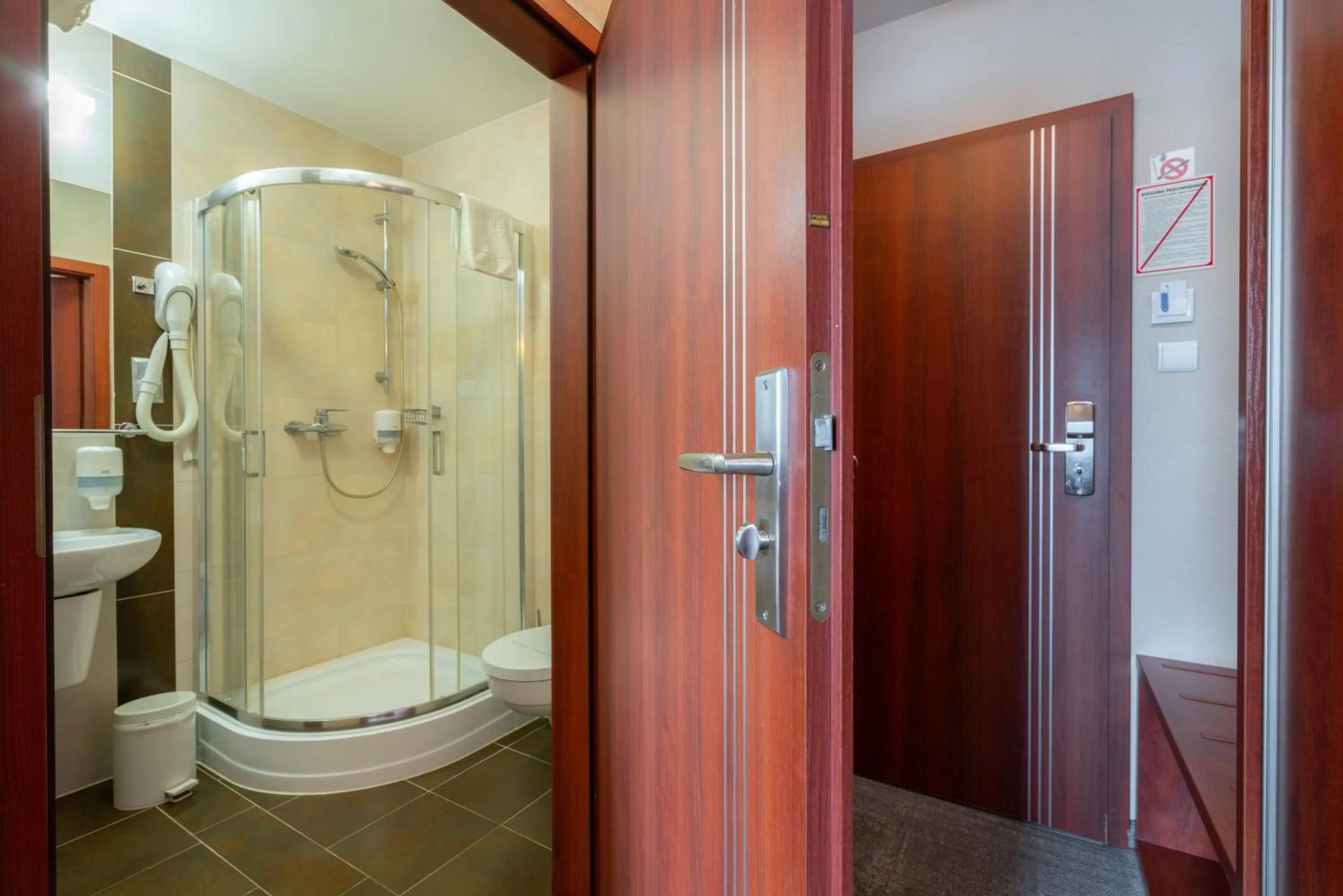 Shower in Hotel Badura