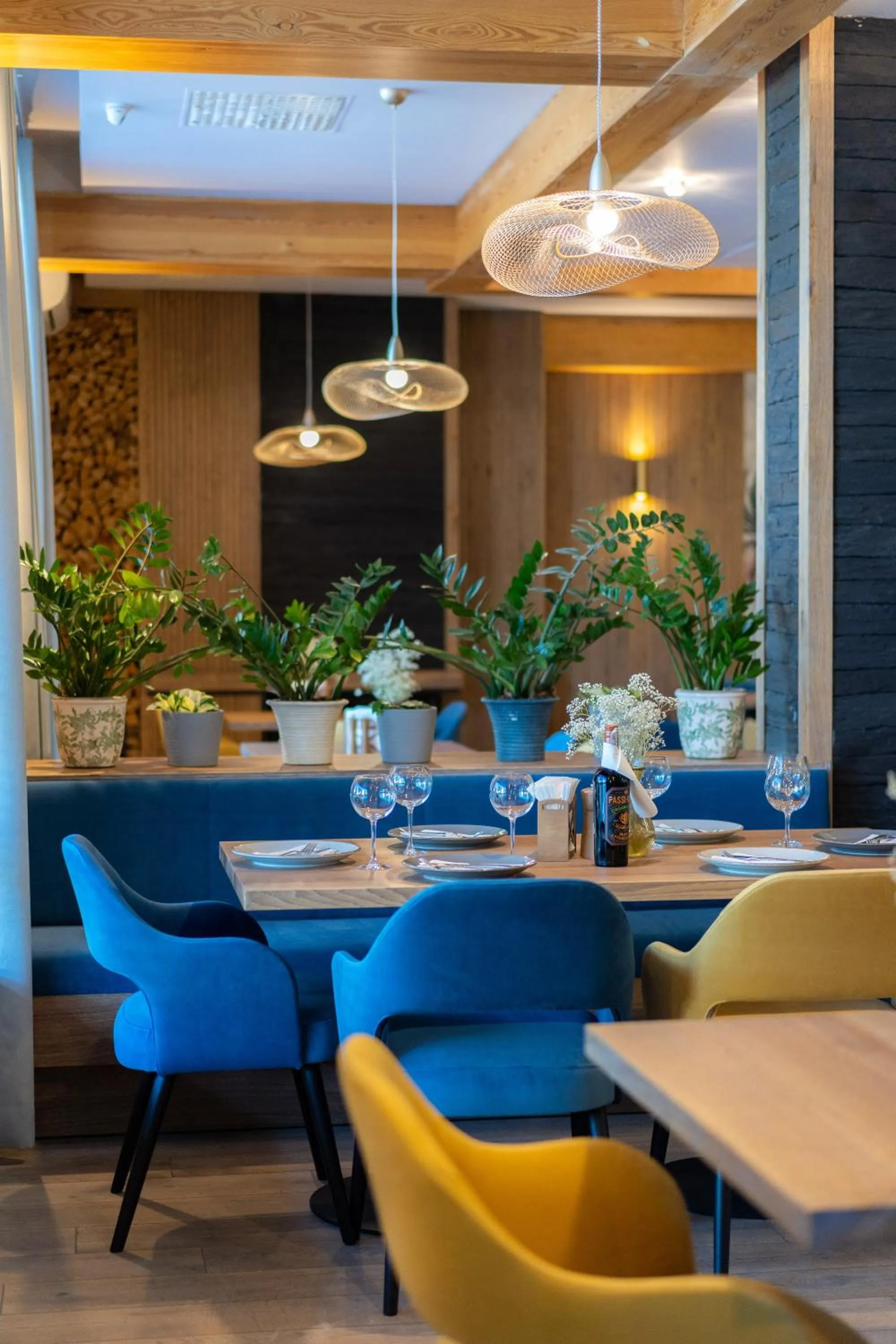 Restaurant/places to eat in Hotel Badura