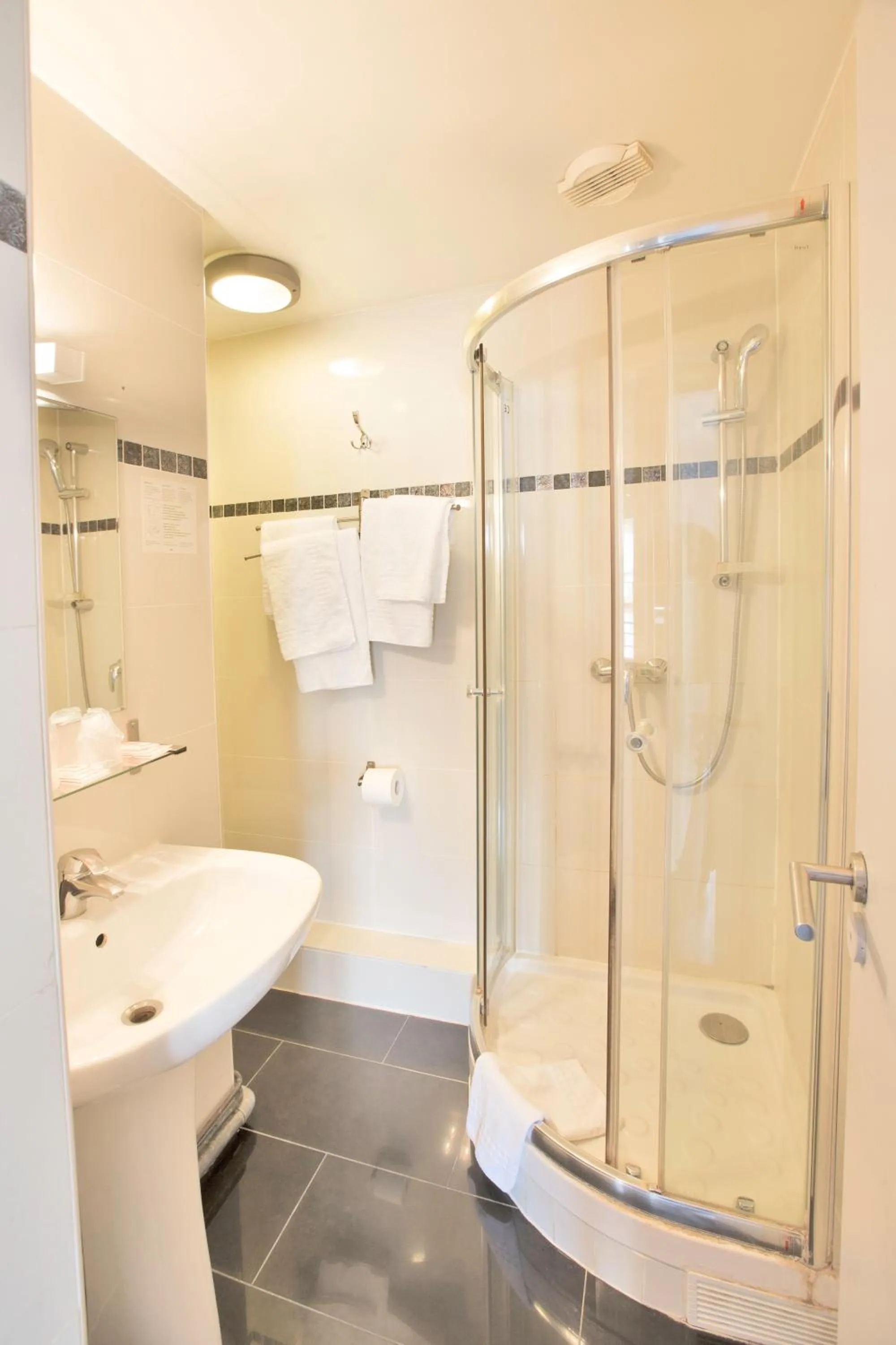 Hipotel Paris Père-Lachaise République