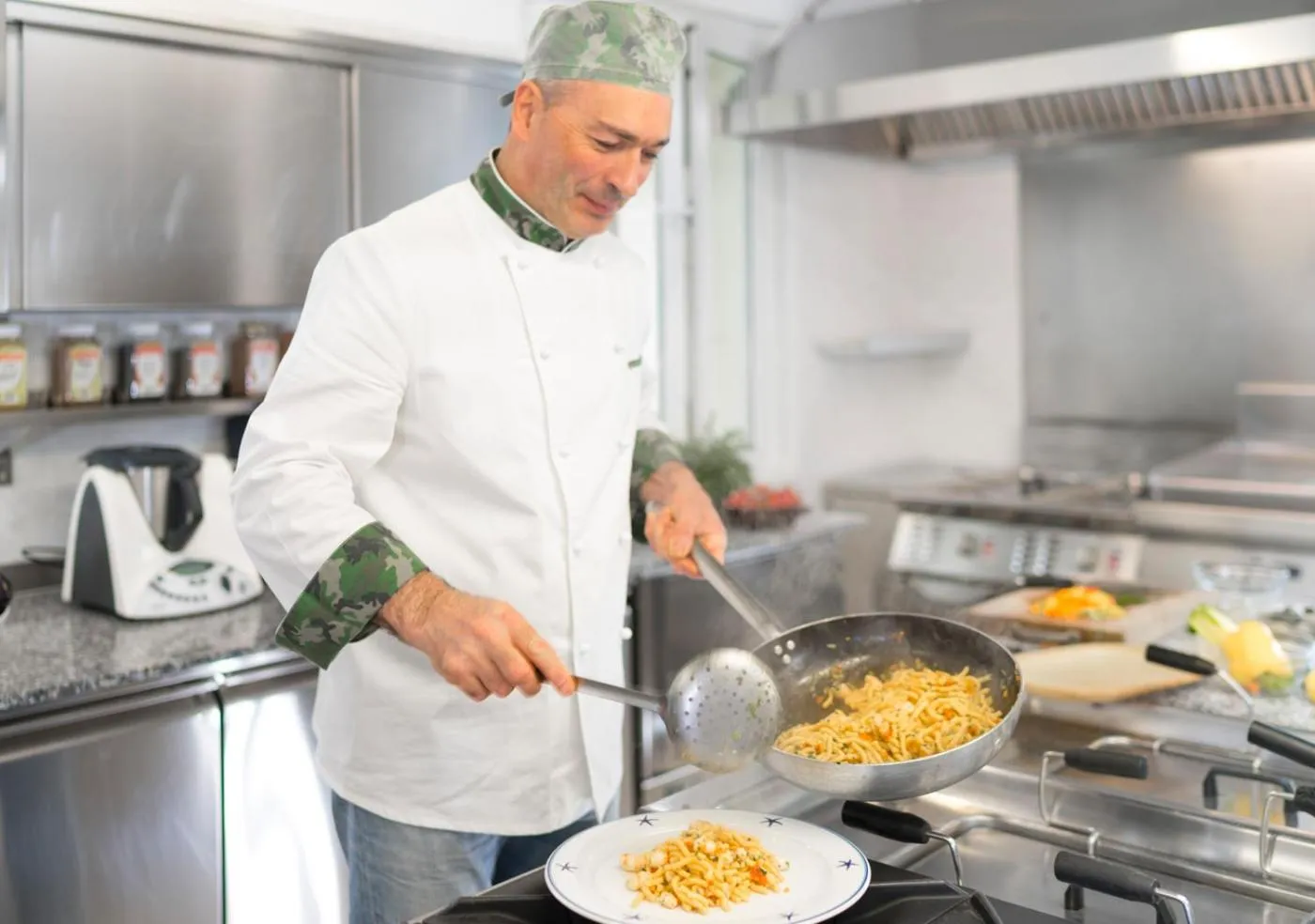 Restaurant/places to eat in Hotel Riviera