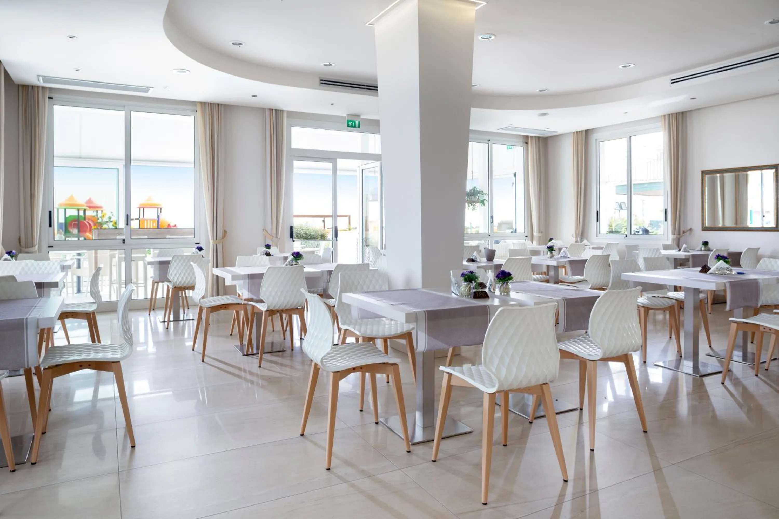 Restaurant/places to eat in Hotel Riviera