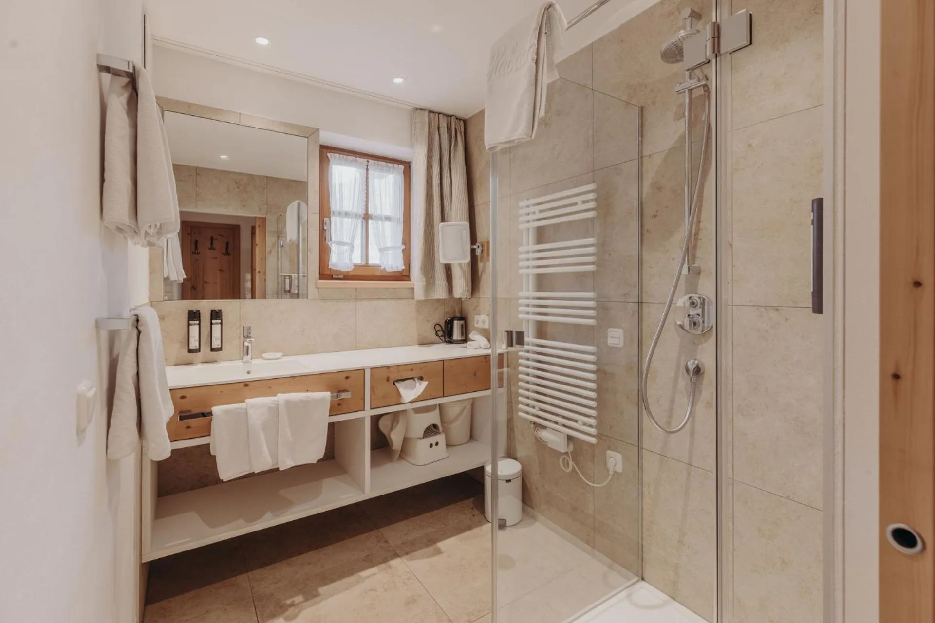 Shower in Habachklause Familien Bauernhof Resort