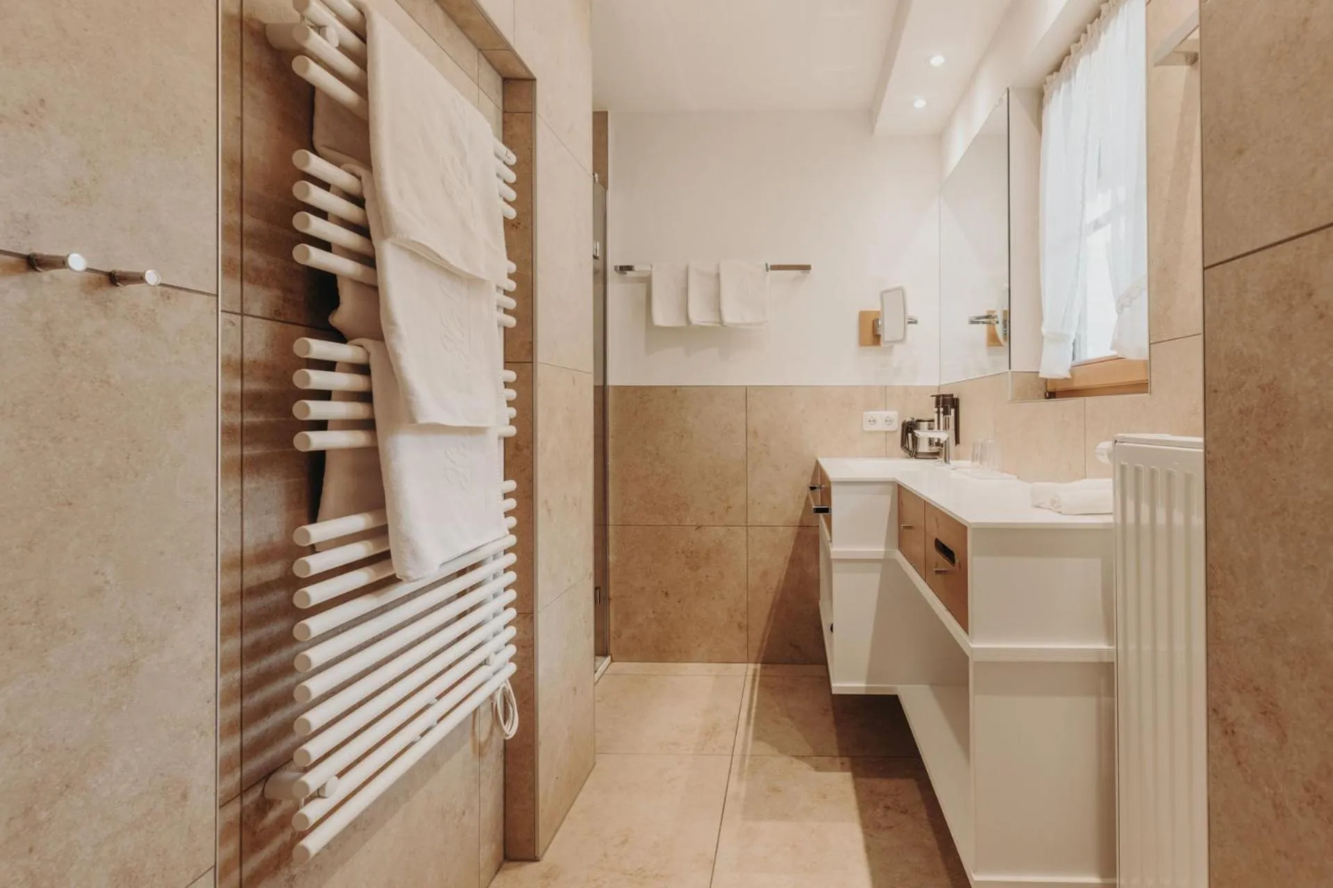 Shower in Habachklause Familien Bauernhof Resort