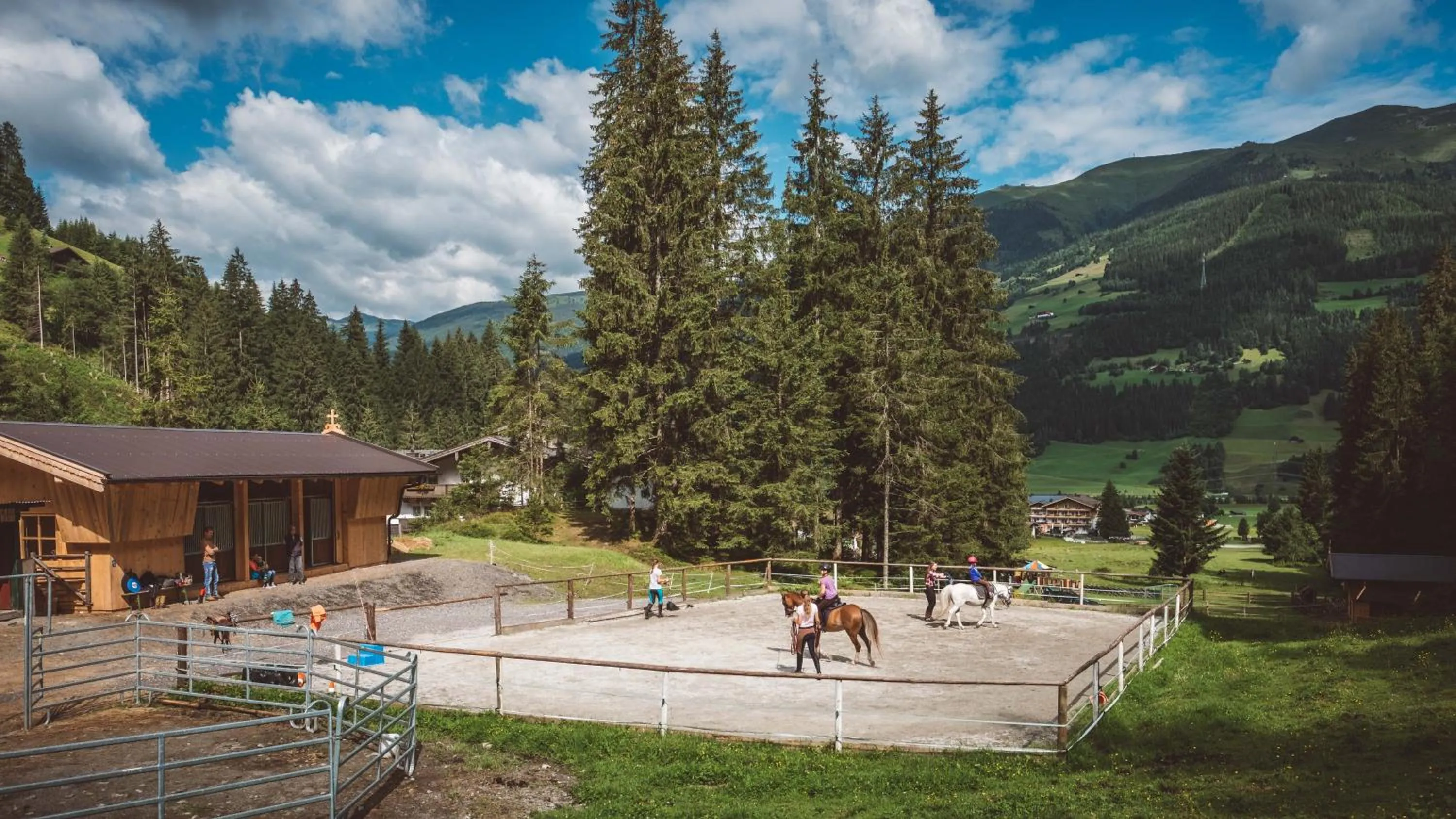 Horse-riding in Habachklause Familien Bauernhof Resort